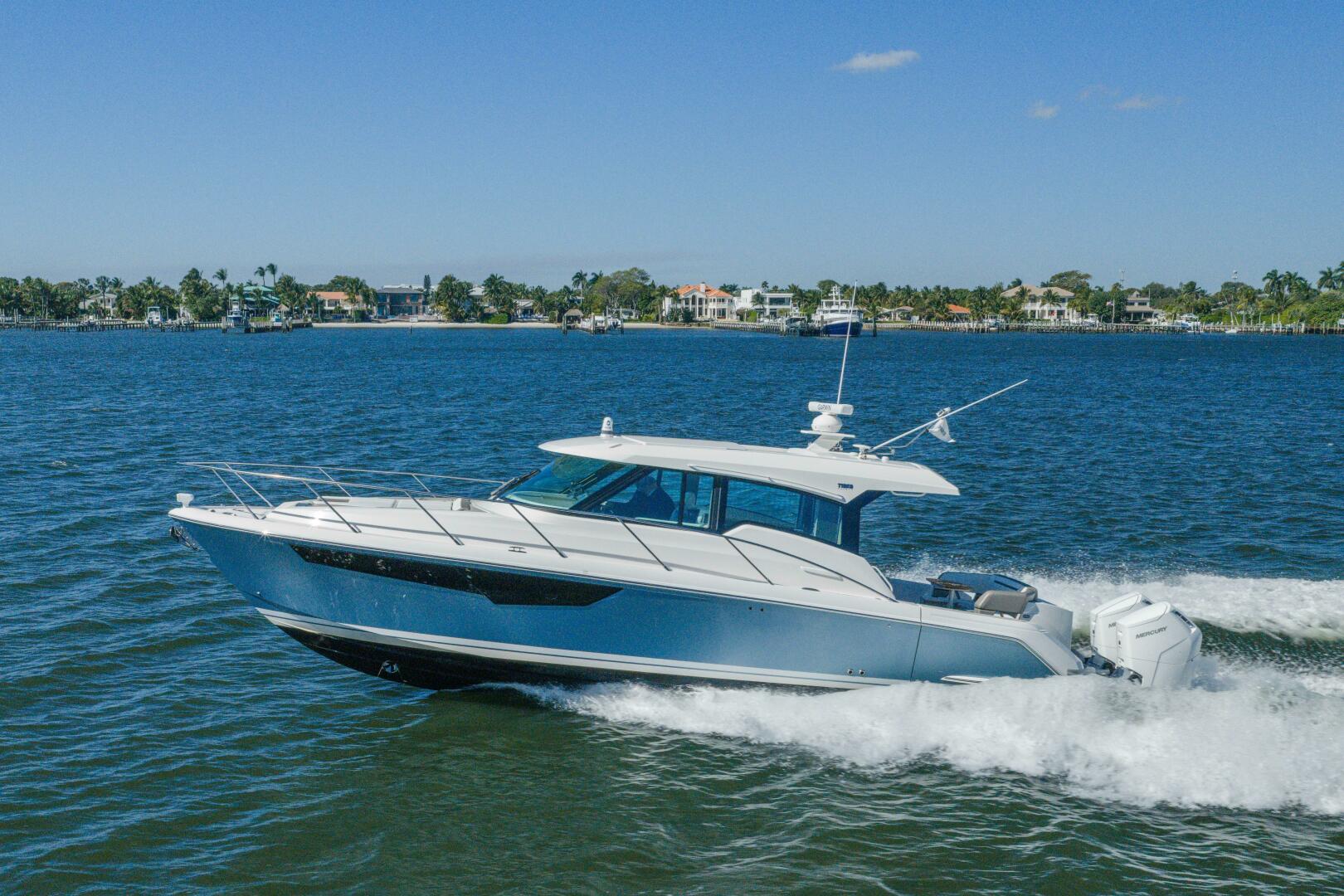 2025 Tiara Yachts 43 LE - Image 56