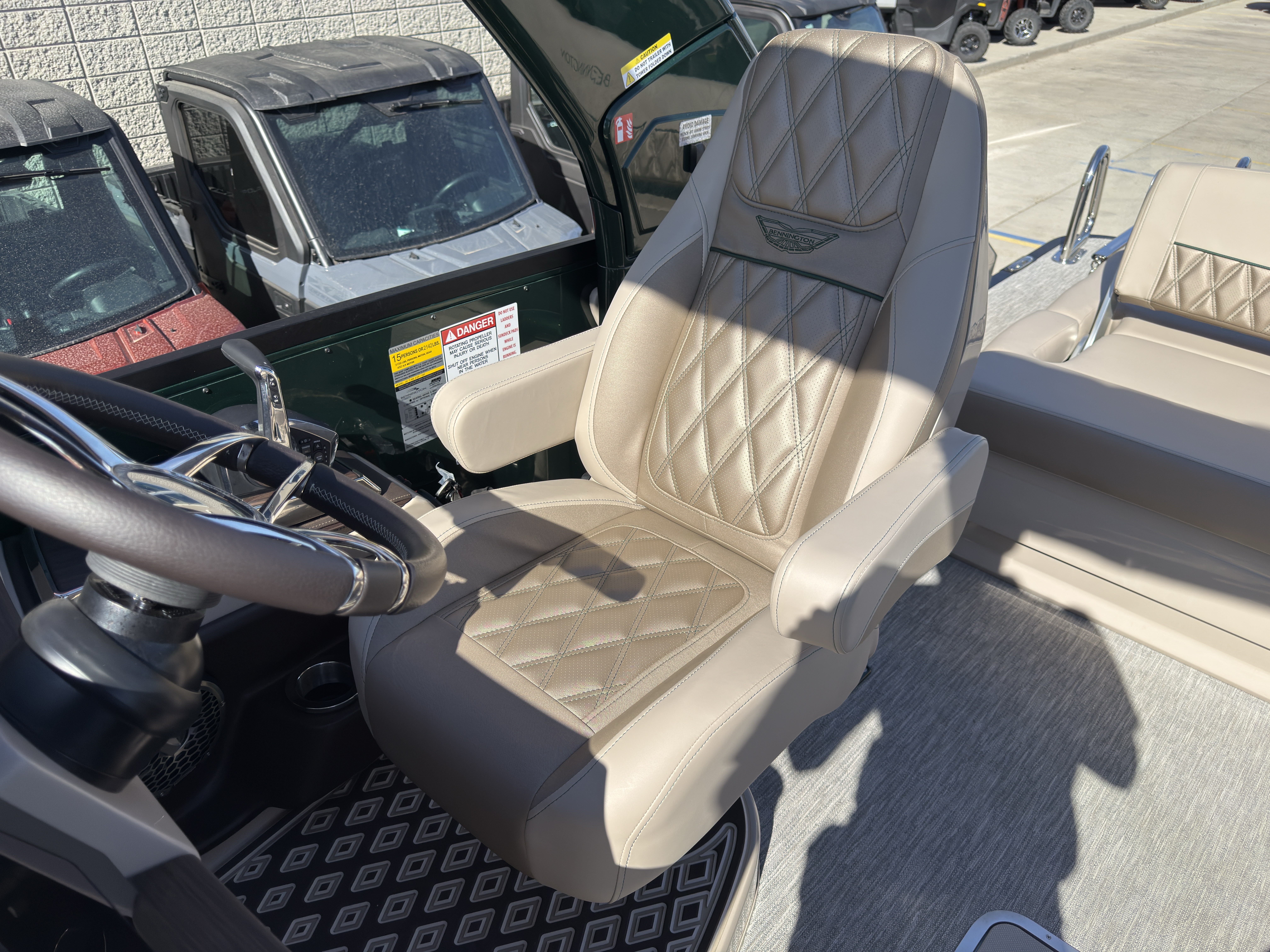2026 Bennington 25QXSBA 425HP V10 Tritoon Pontoon - Image 67