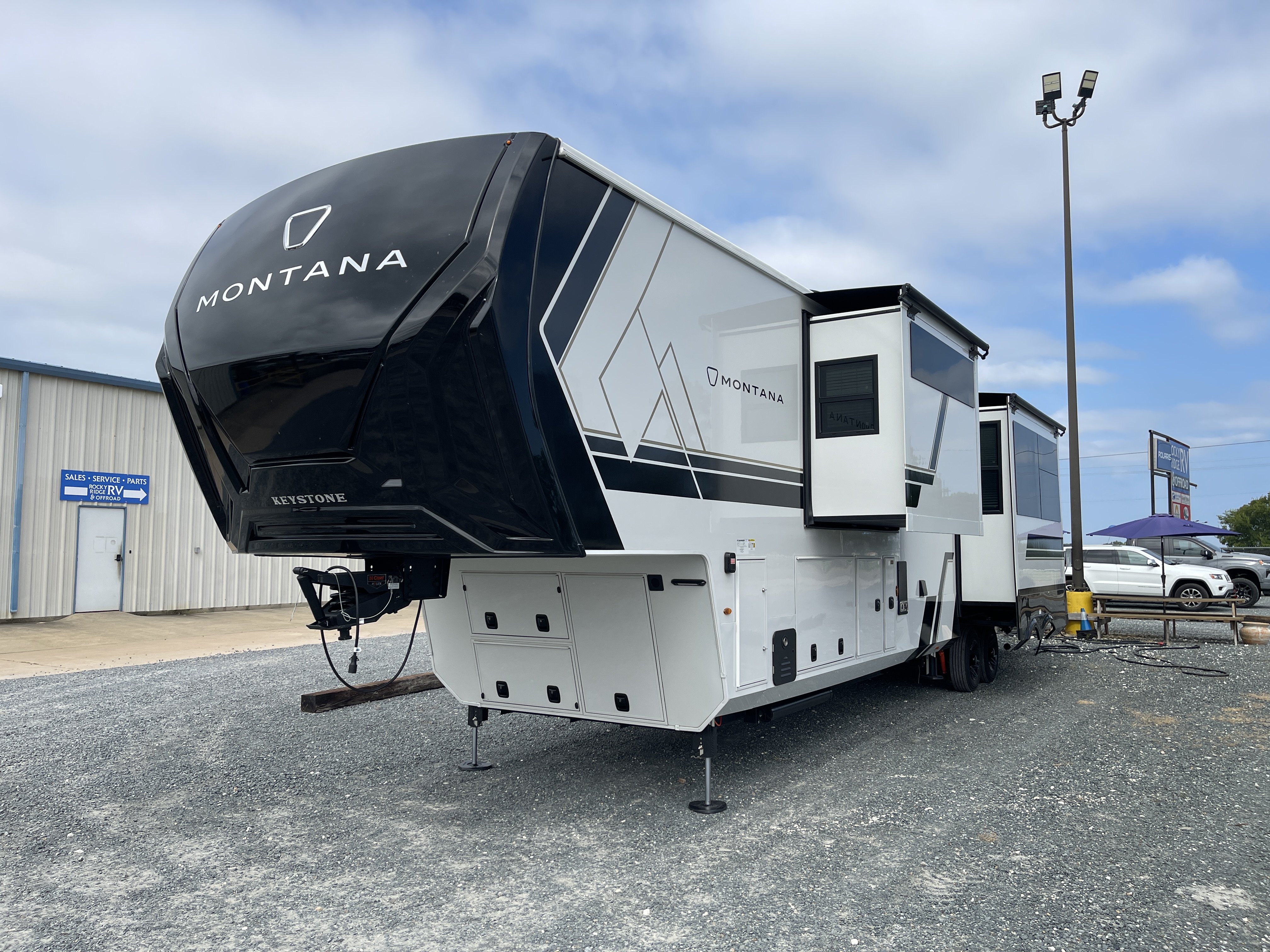 2027 Keystone Montana 3900RK - Image 3