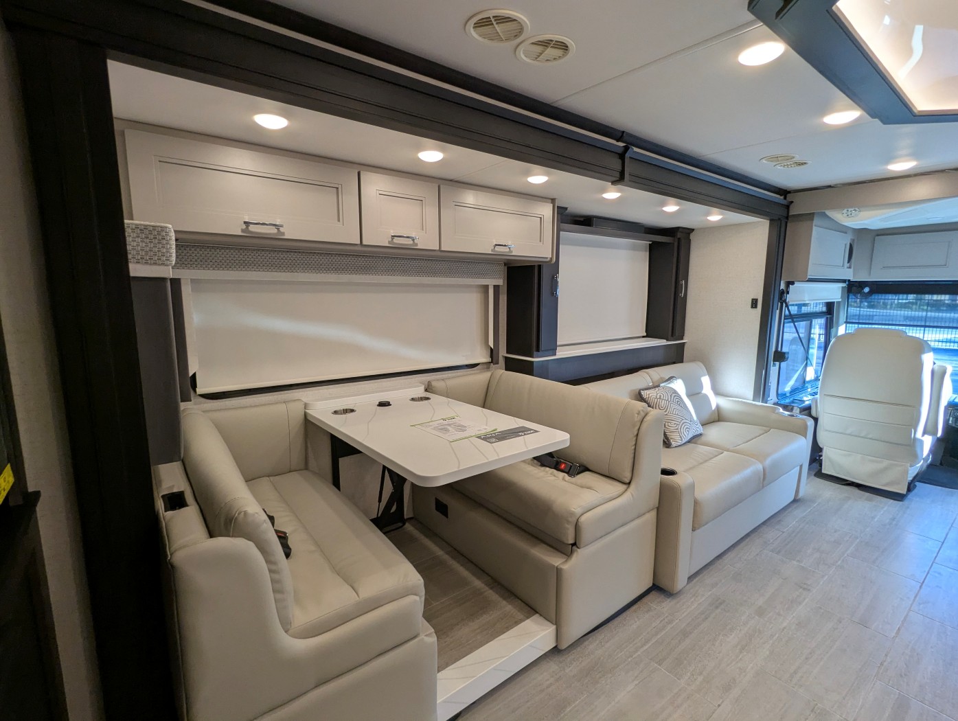 2026 Thor Motor Coach Aria 3901 - Image 39