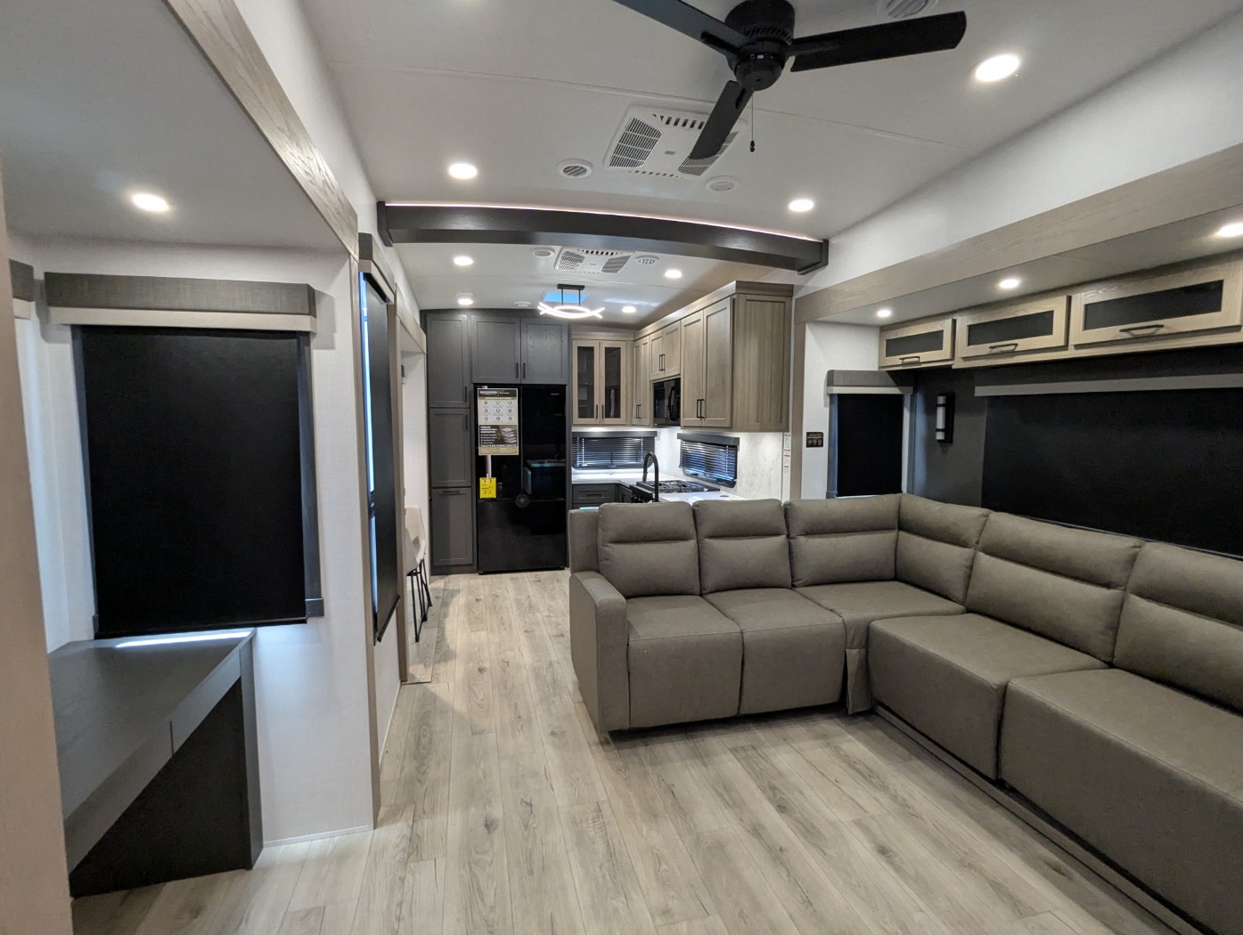2026 Forest River Rockwood Signature 404SRK - Image 21