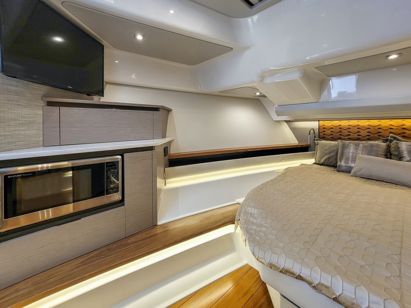 2022 Tiara Yachts - Image 24