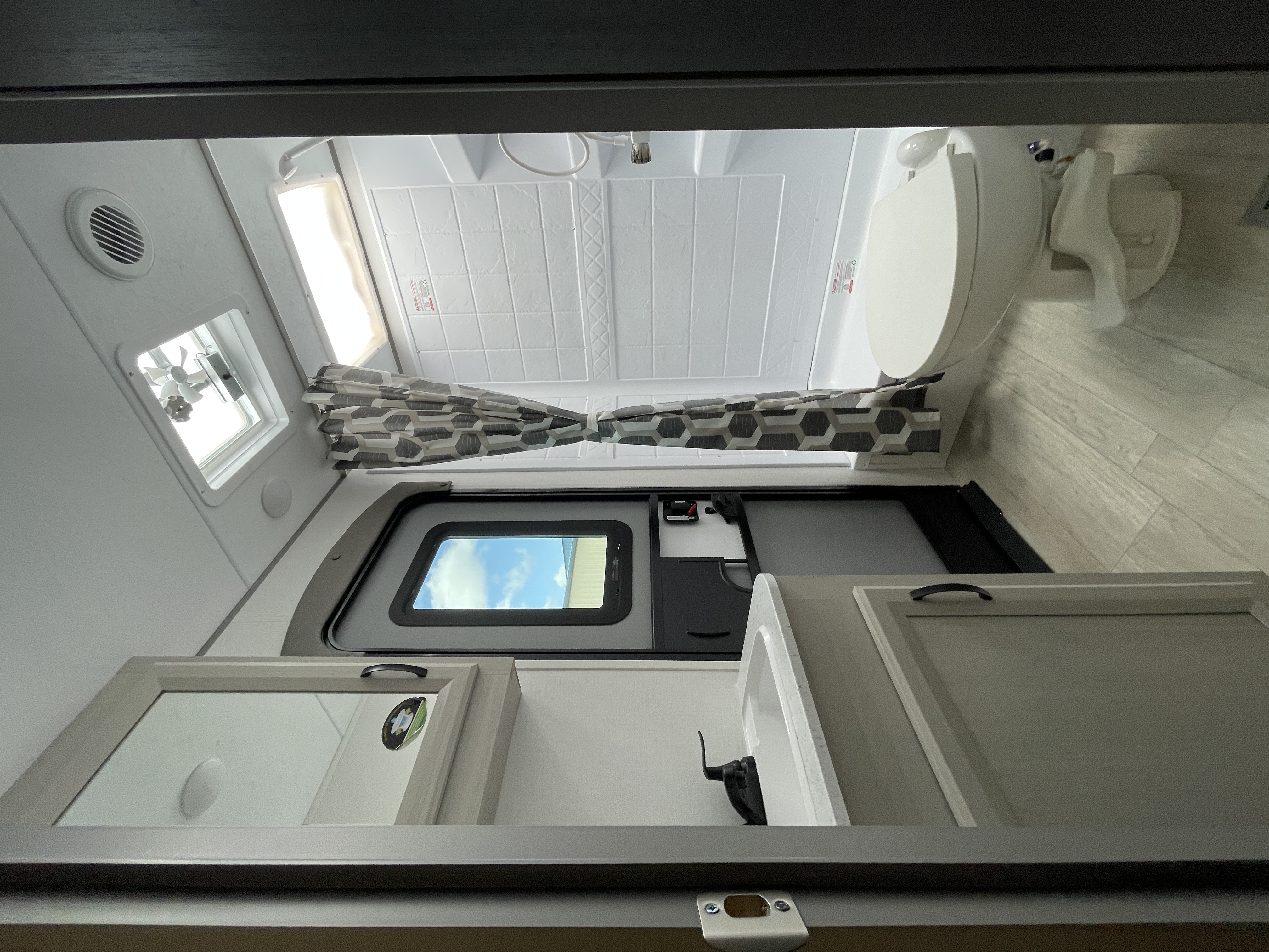 2027 Coachmen Catalina Legacy Edition 273DBHCK - Image 23
