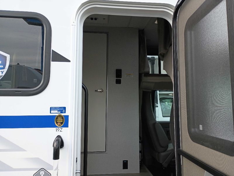 2026 Thor Motor Coach Four Winds Espec 19Z - Image 3