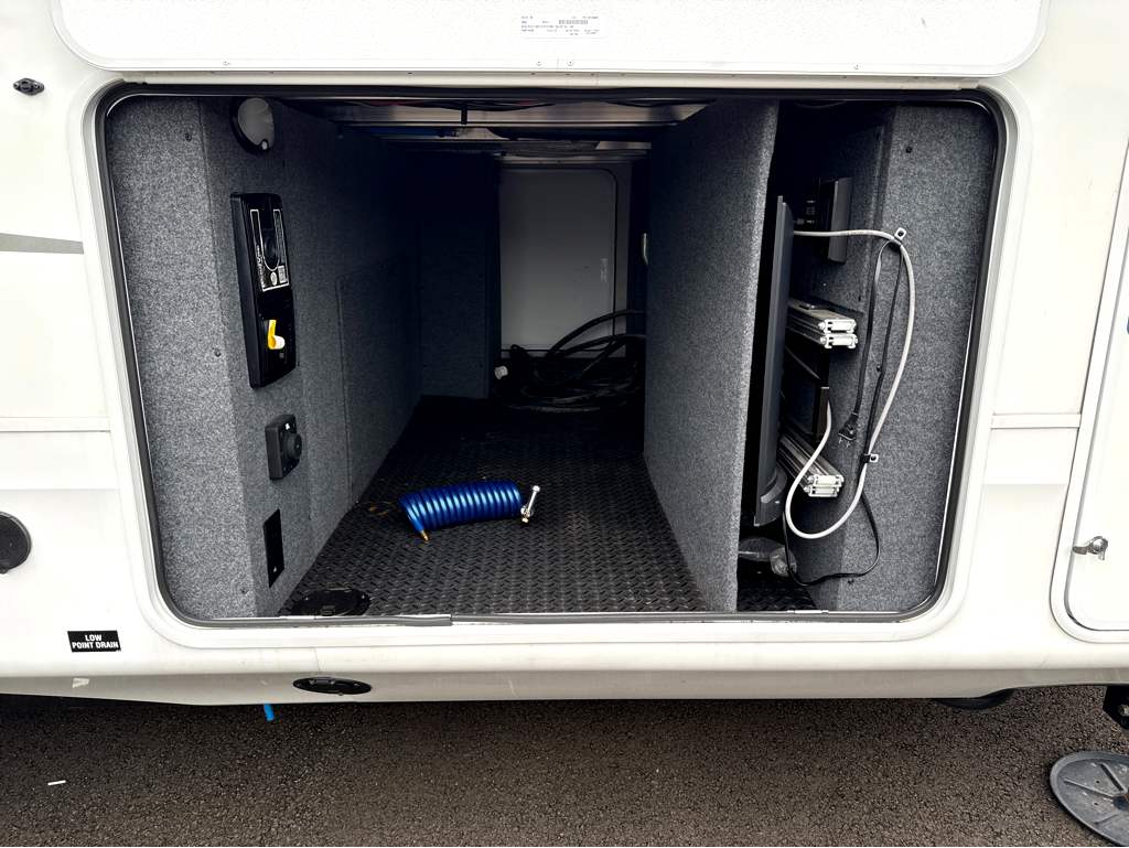 2025 JAYCO NORTH POINT 310RLTS - Image 6