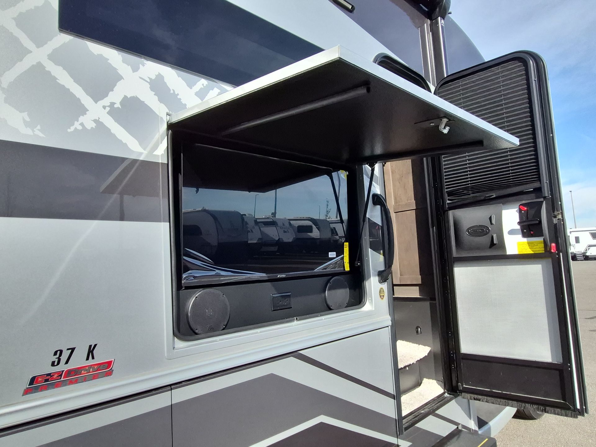2027 Entegra Coach Accolade 37K - Image 12