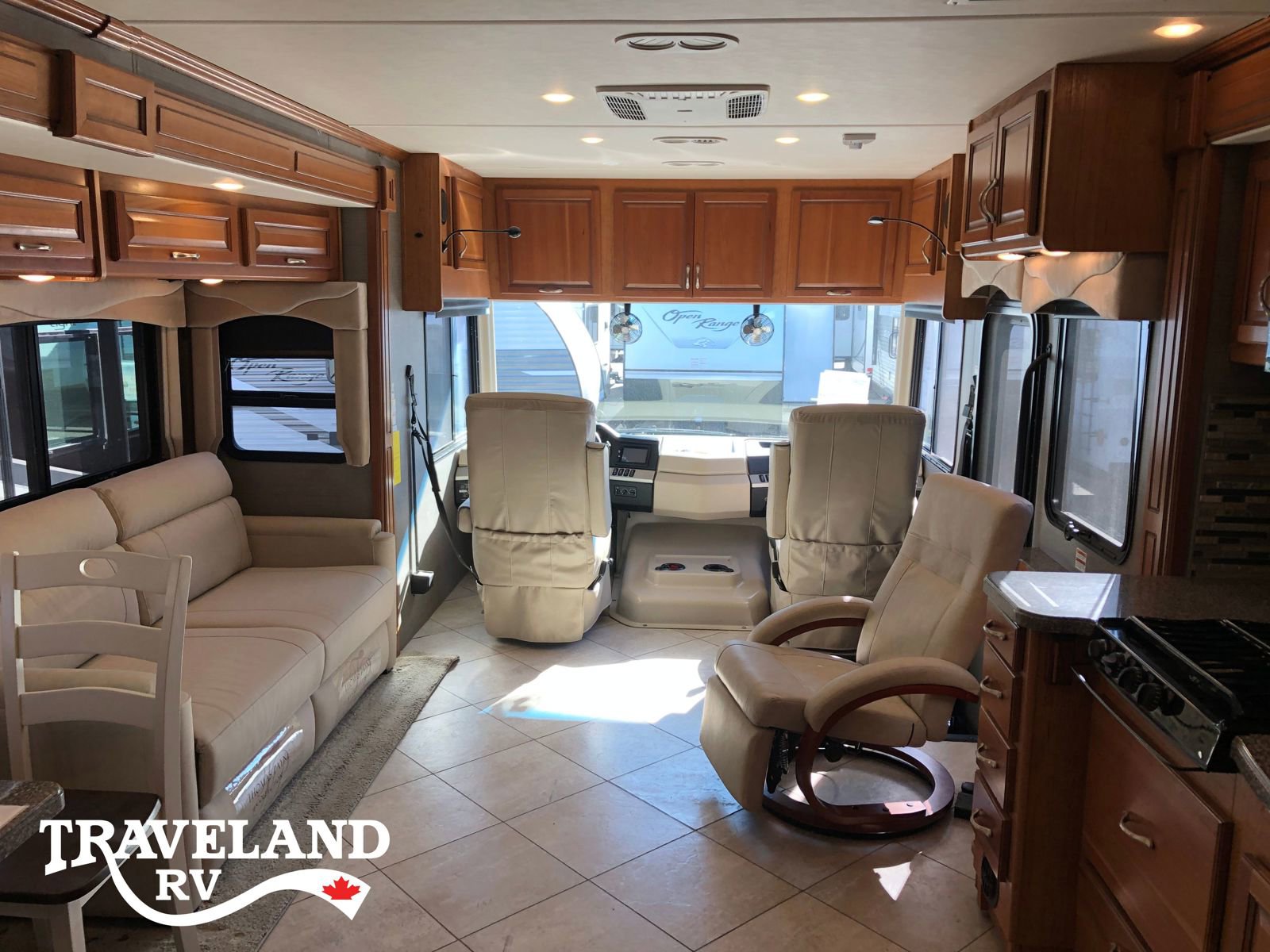 2016 Fleetwood Bounder 34T - Image 9