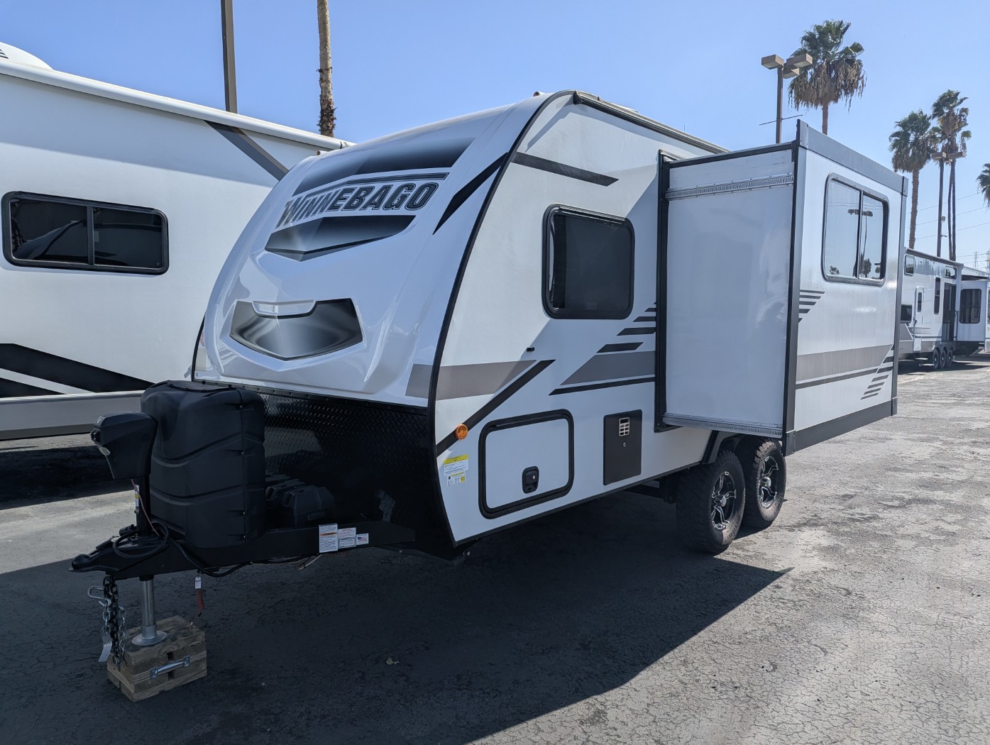 2021 Winnebago Micro Minnie 1808FBS - Image 4