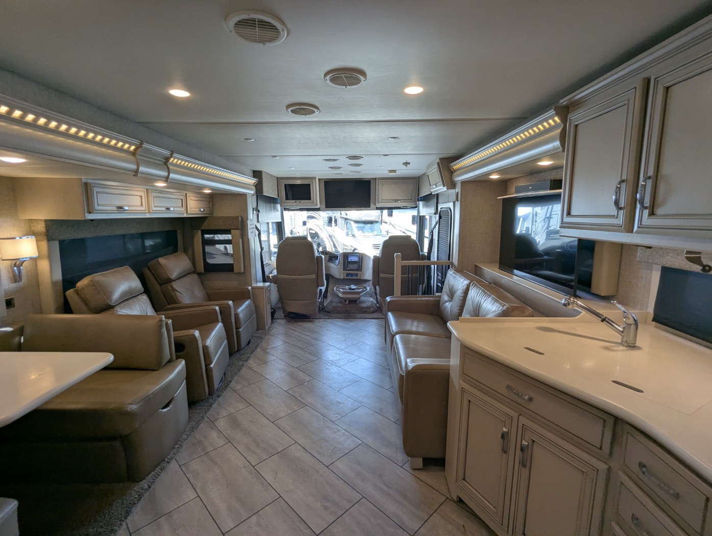 2021 Newmar Bay Star 3626 - Image 46