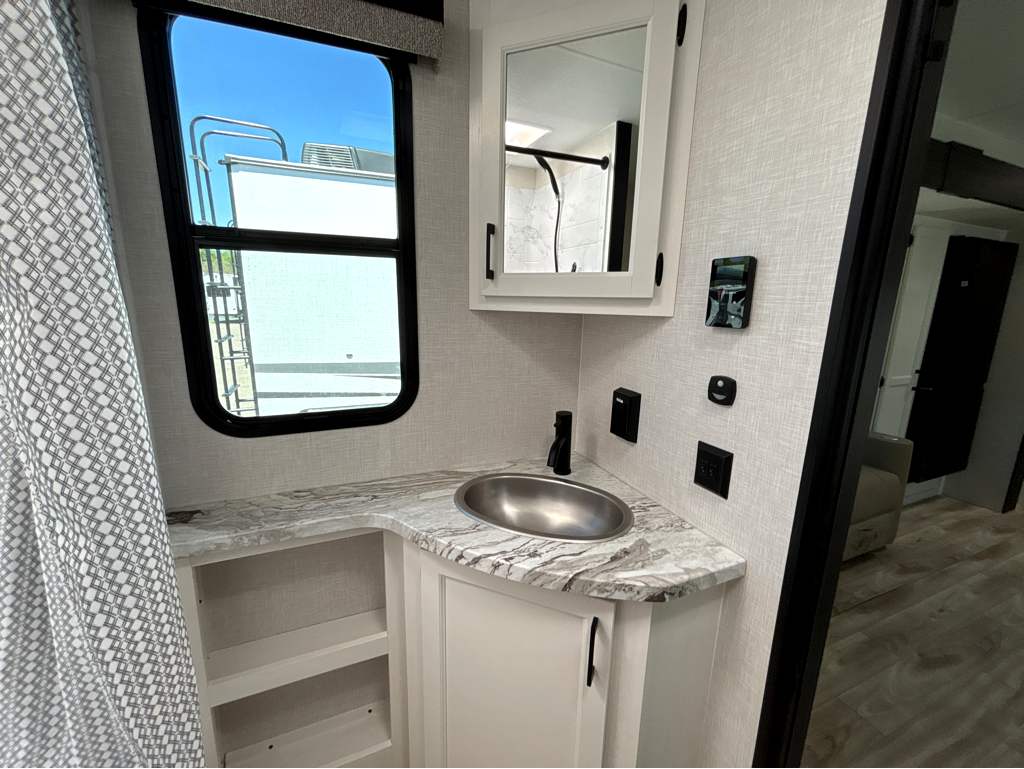 2026 VENTURE RV SPORTTREK 271VRB - Image 15