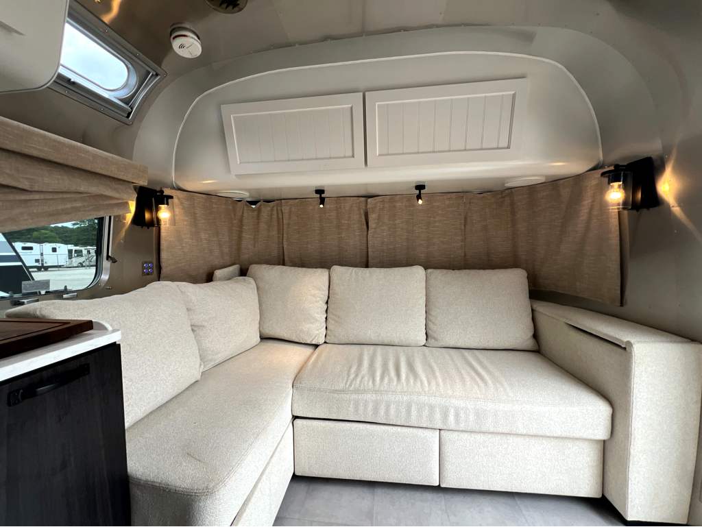 2024 AIRSTREAM POTTERY BARN 28RBT - Image 6
