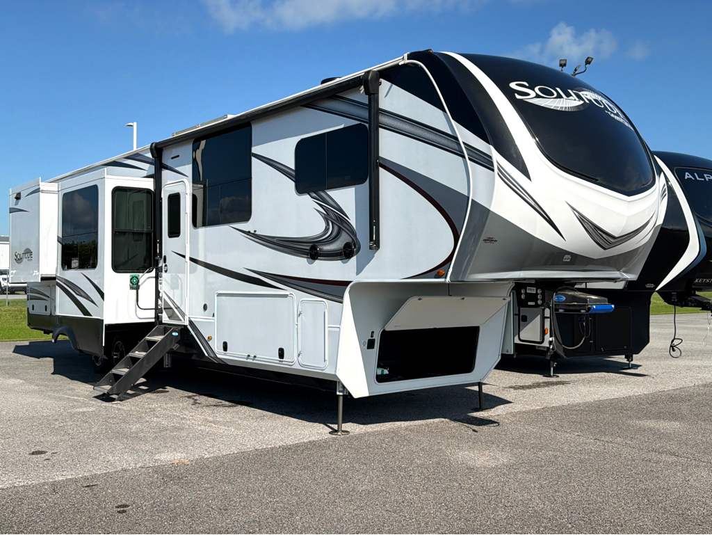 2022 GRAND DESIGN SOLITUDE 390RK - Image 1