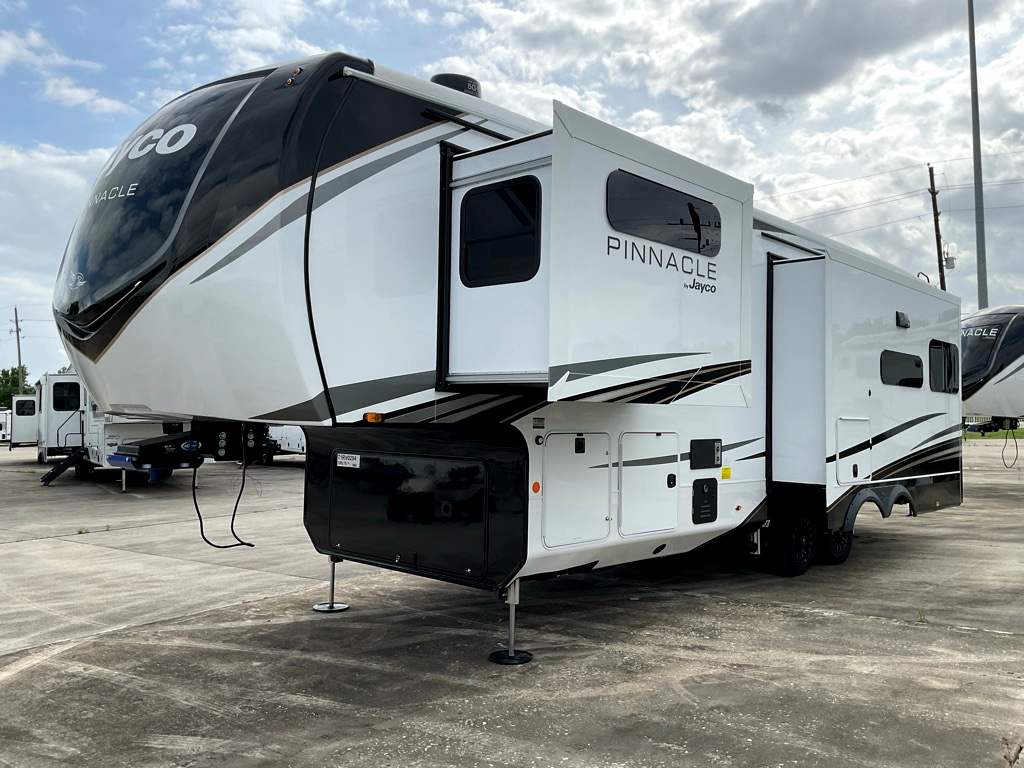 2026 JAYCO PINNACLE 32 RLTS - Image 4