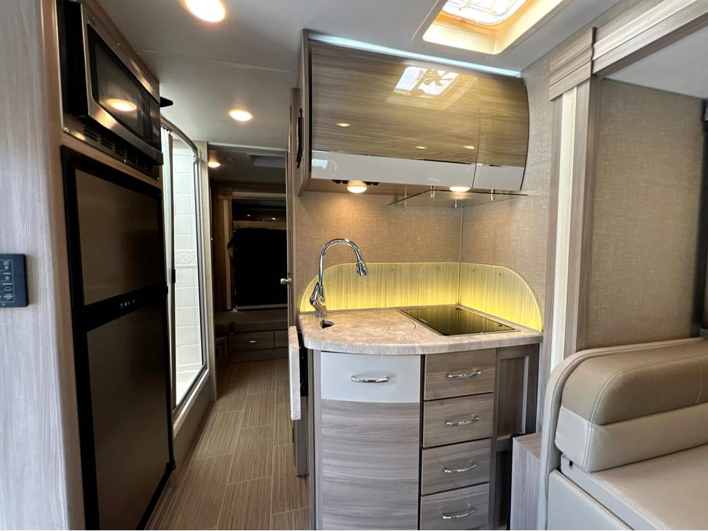 2022 THOR MOTOR COACH DELANO 24RW - Image 11