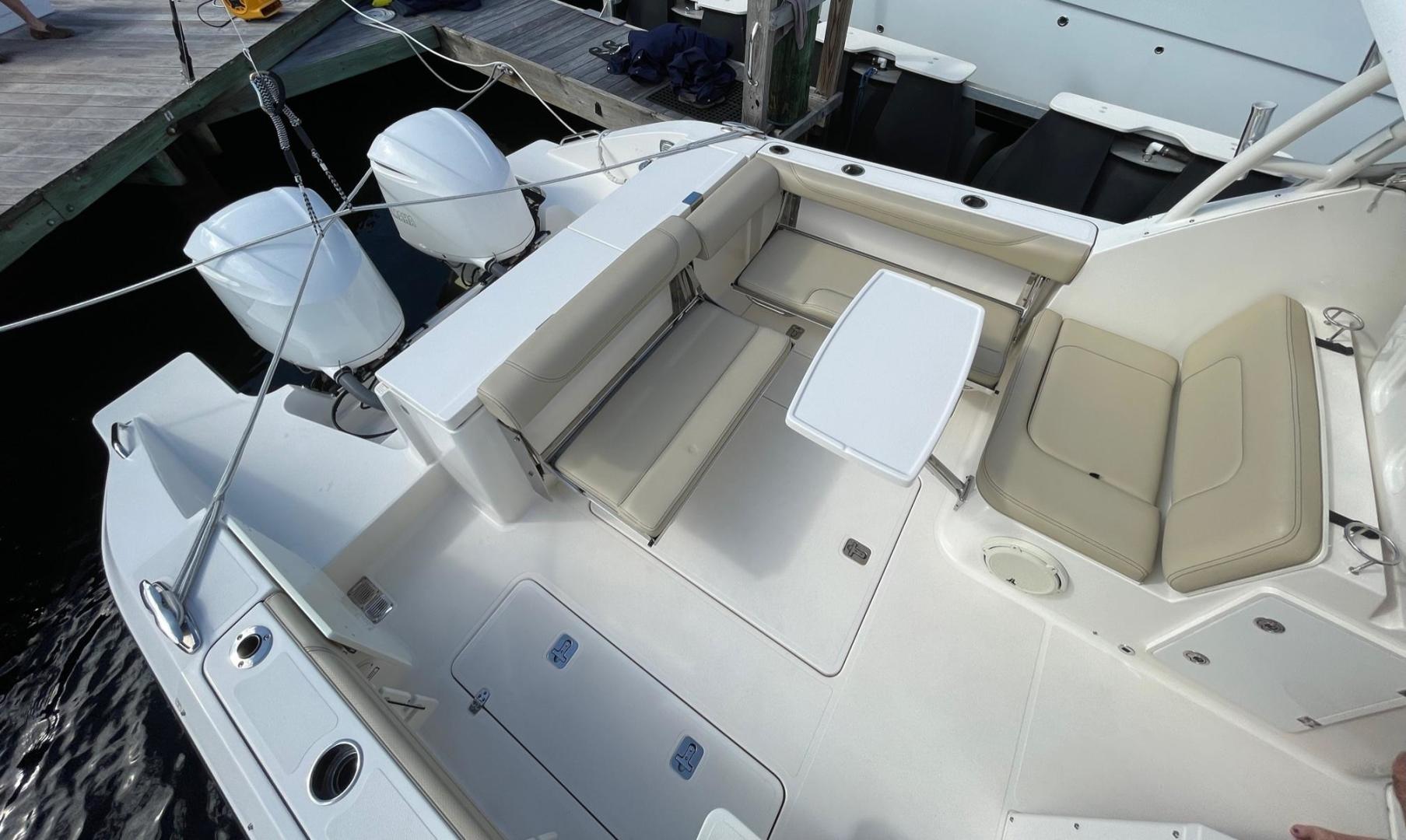 2018 Pursuit 325 DC - Image 16