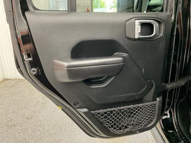 2020 Jeep Gladiator Crew Cab Rubicon 4WD - Image 20