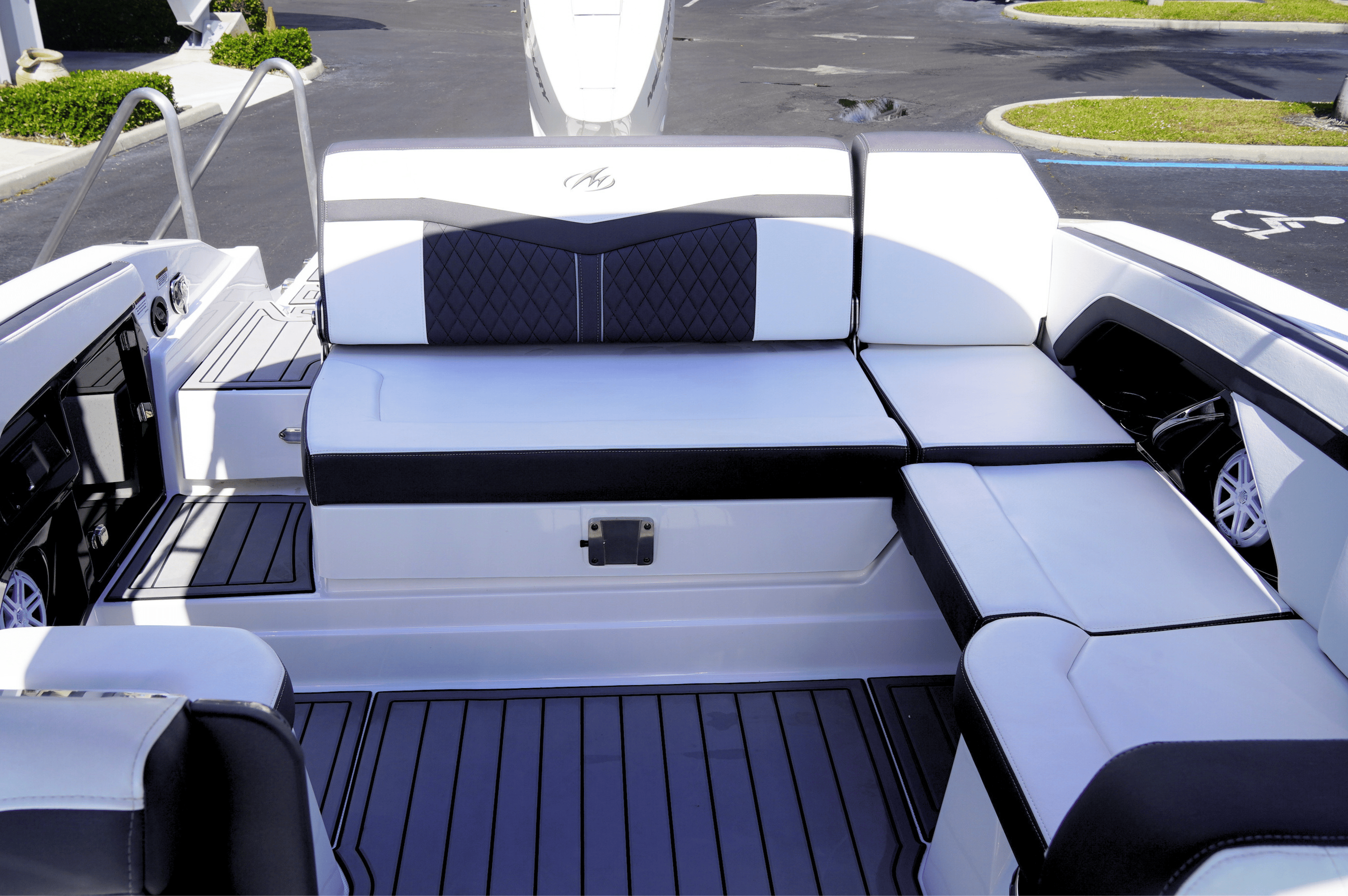 2023 MONTEREY 275SS - Image 8