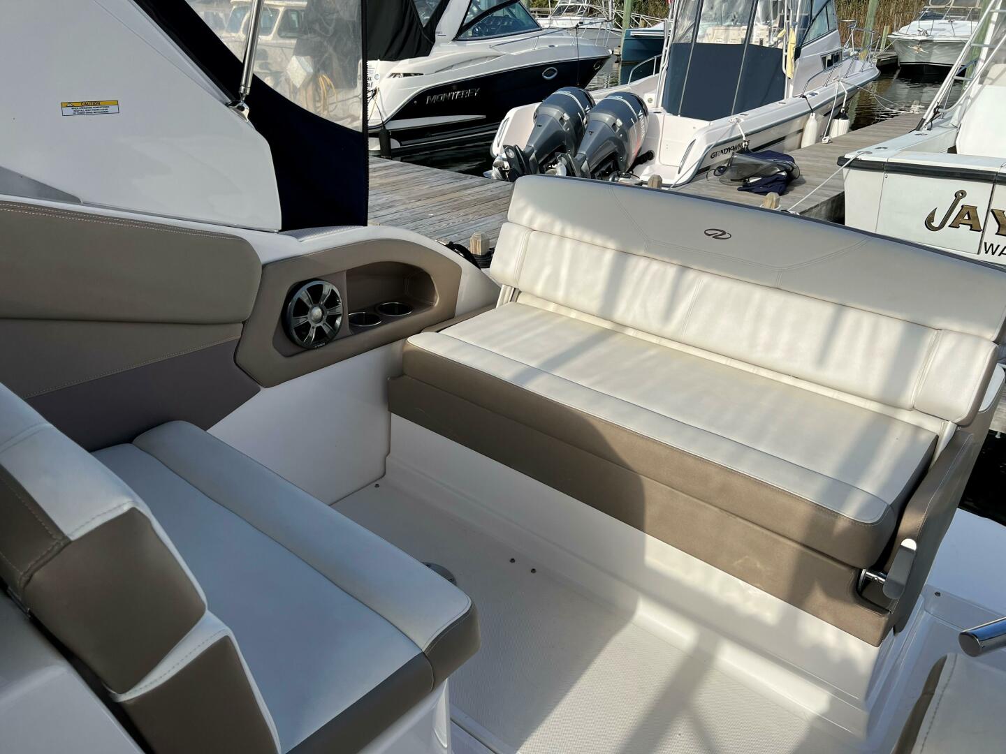 2017 Regal 28 Express - Image 9