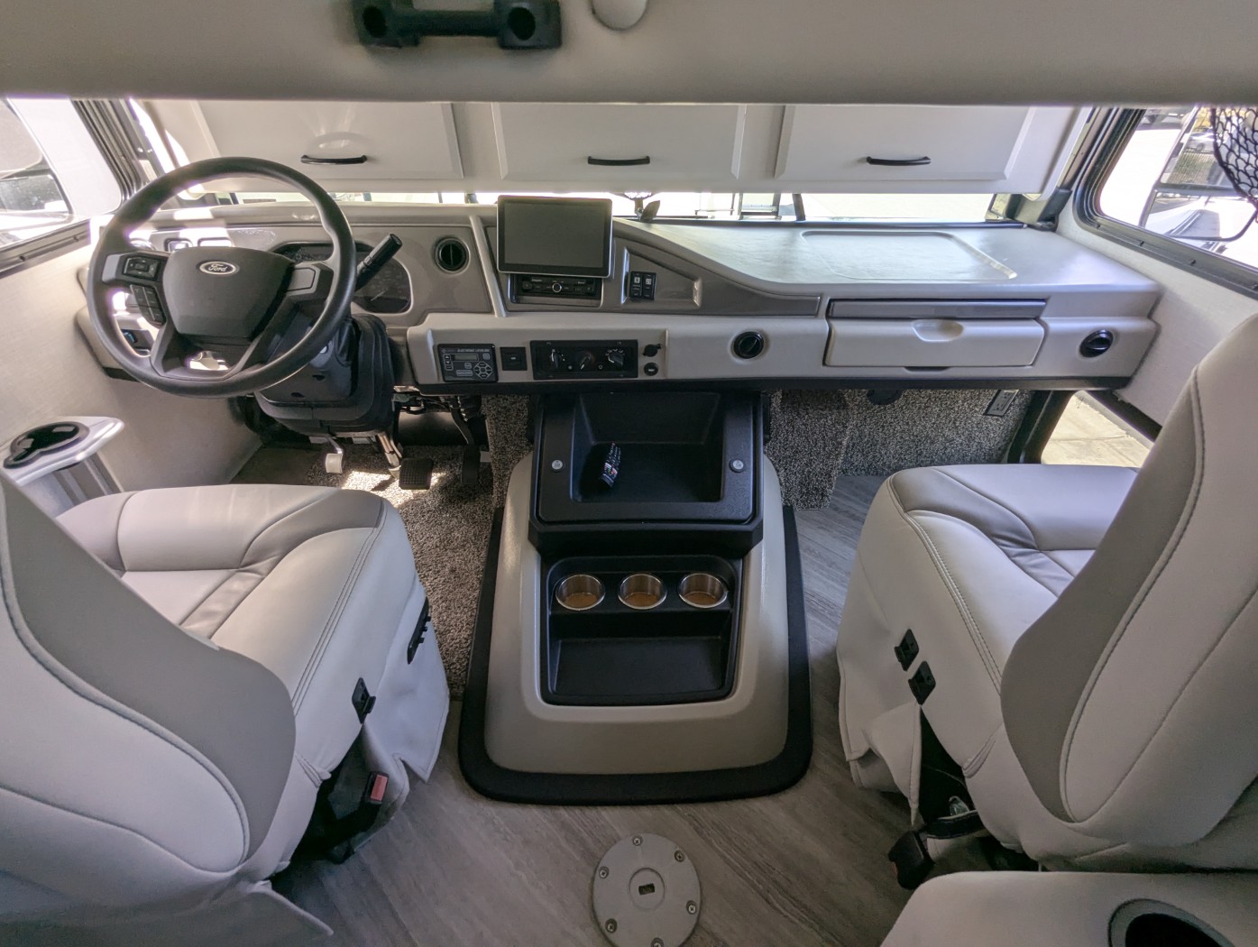 2024 Holiday Rambler Eclipse 34J - Image 10