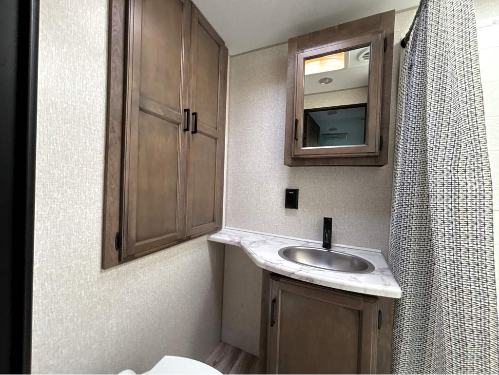 2022 VENTURE RV SPORTTREK 241VMS - Image 19