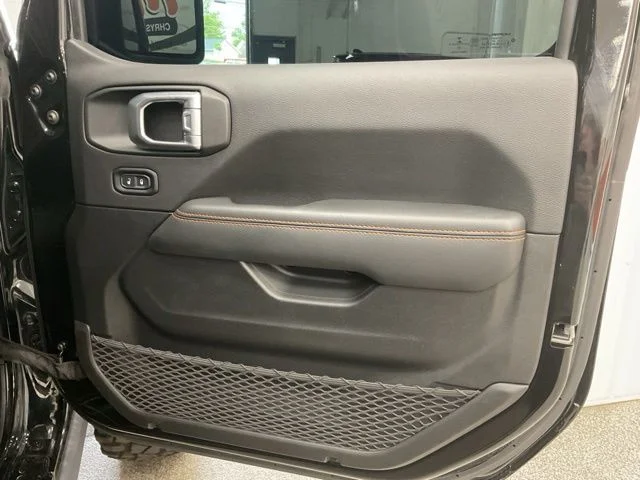 2022 Jeep Gladiator Crew Cab Mojave 4WD - Image 24