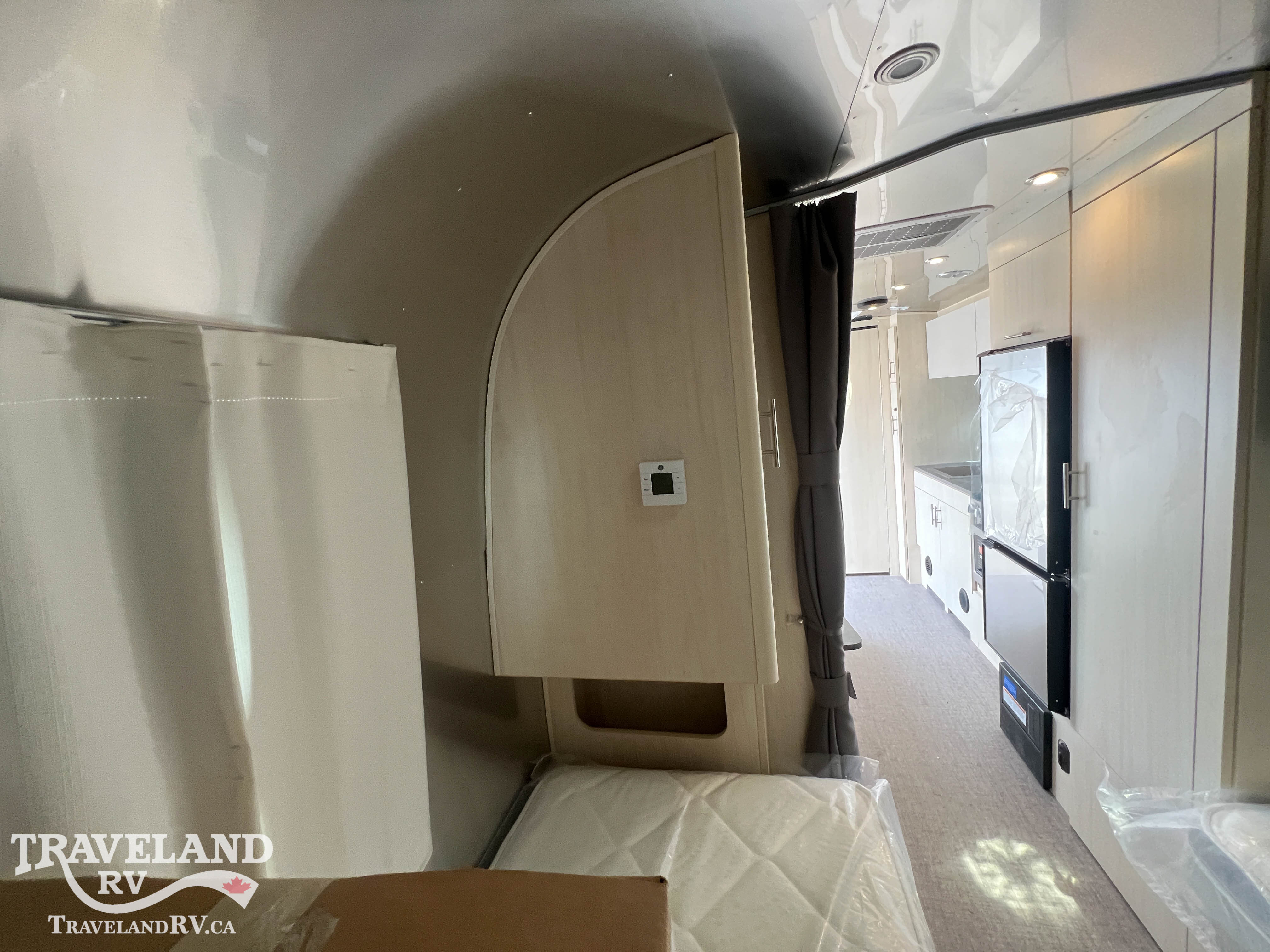 2026 Airstream Flying Cloud 23FBT - Image 25