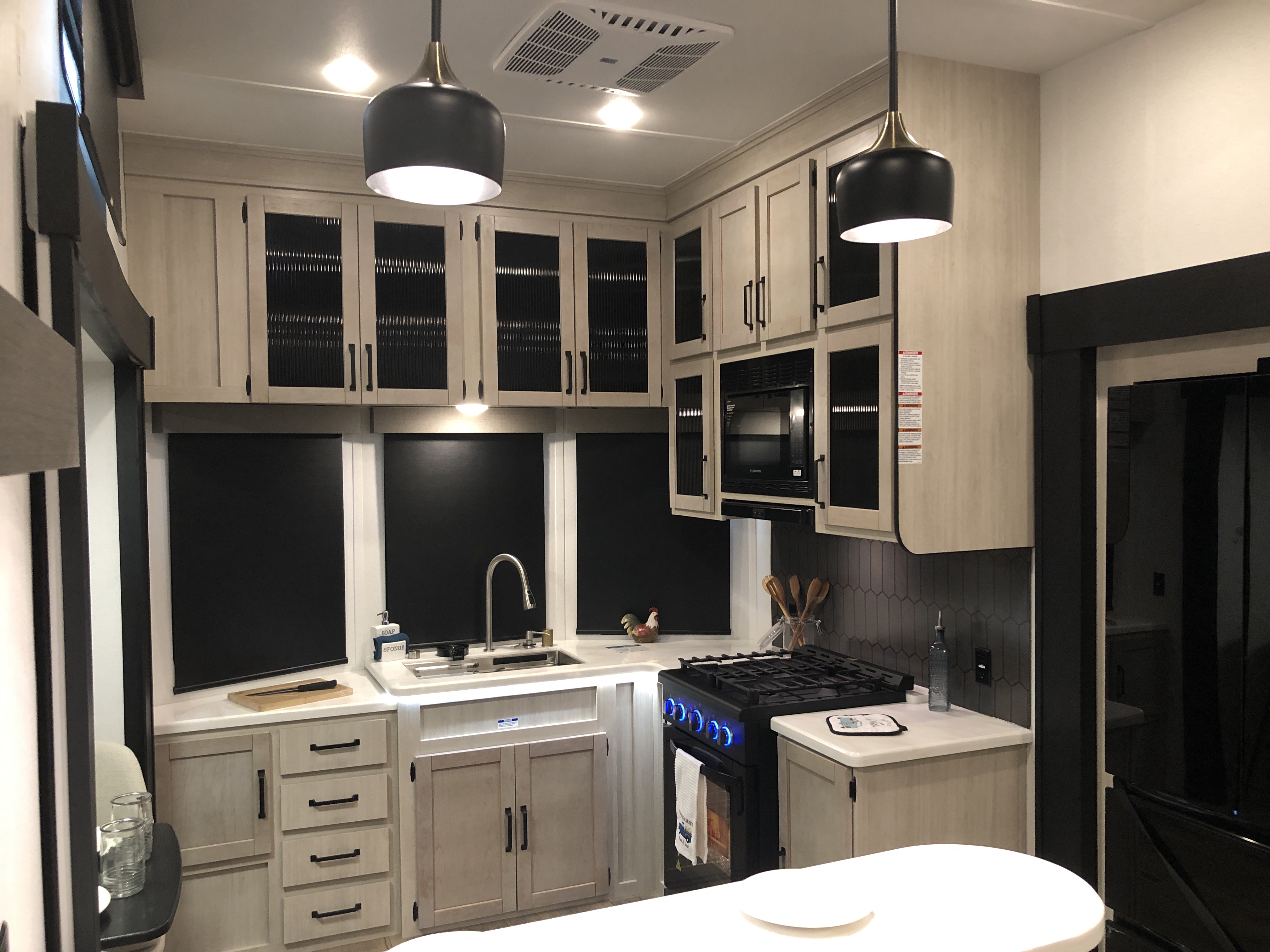 2027 Forest River Puma Vista 403LFT - Image 18