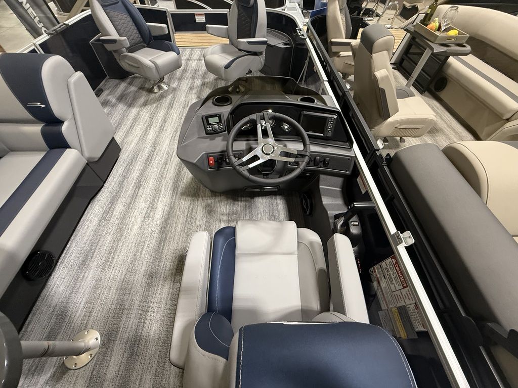 2026 Bennington 22SF TriToon Pontoon - Image 15