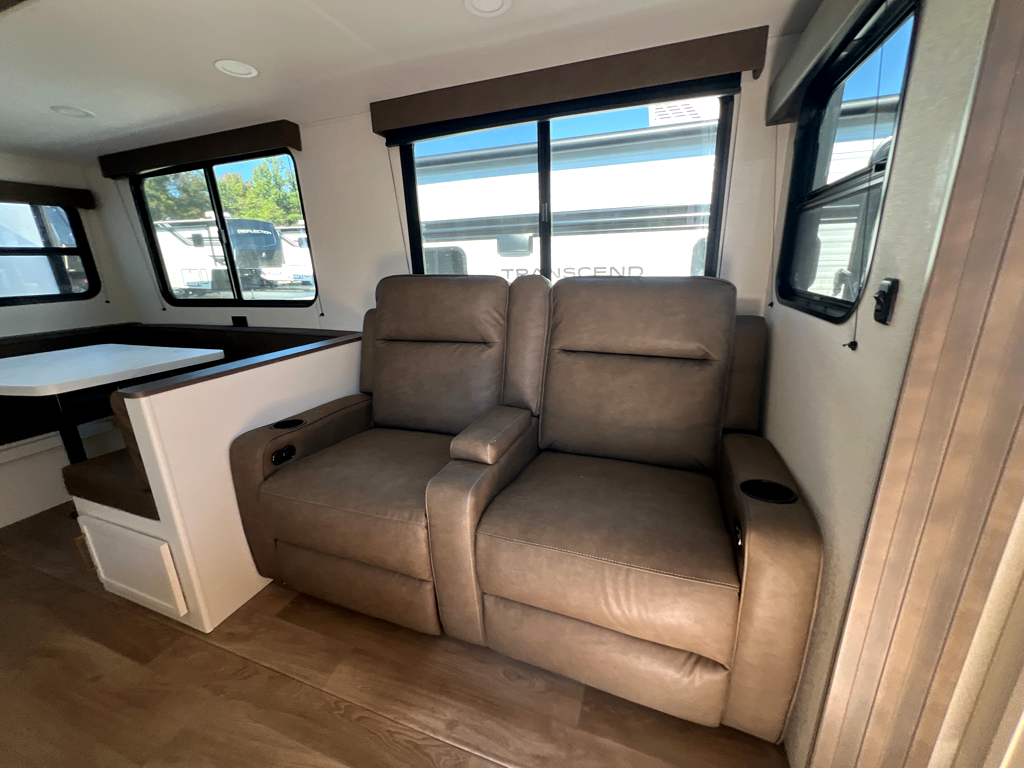 2027 GRAND DESIGN TRANSCEND 335BHT - Image 7