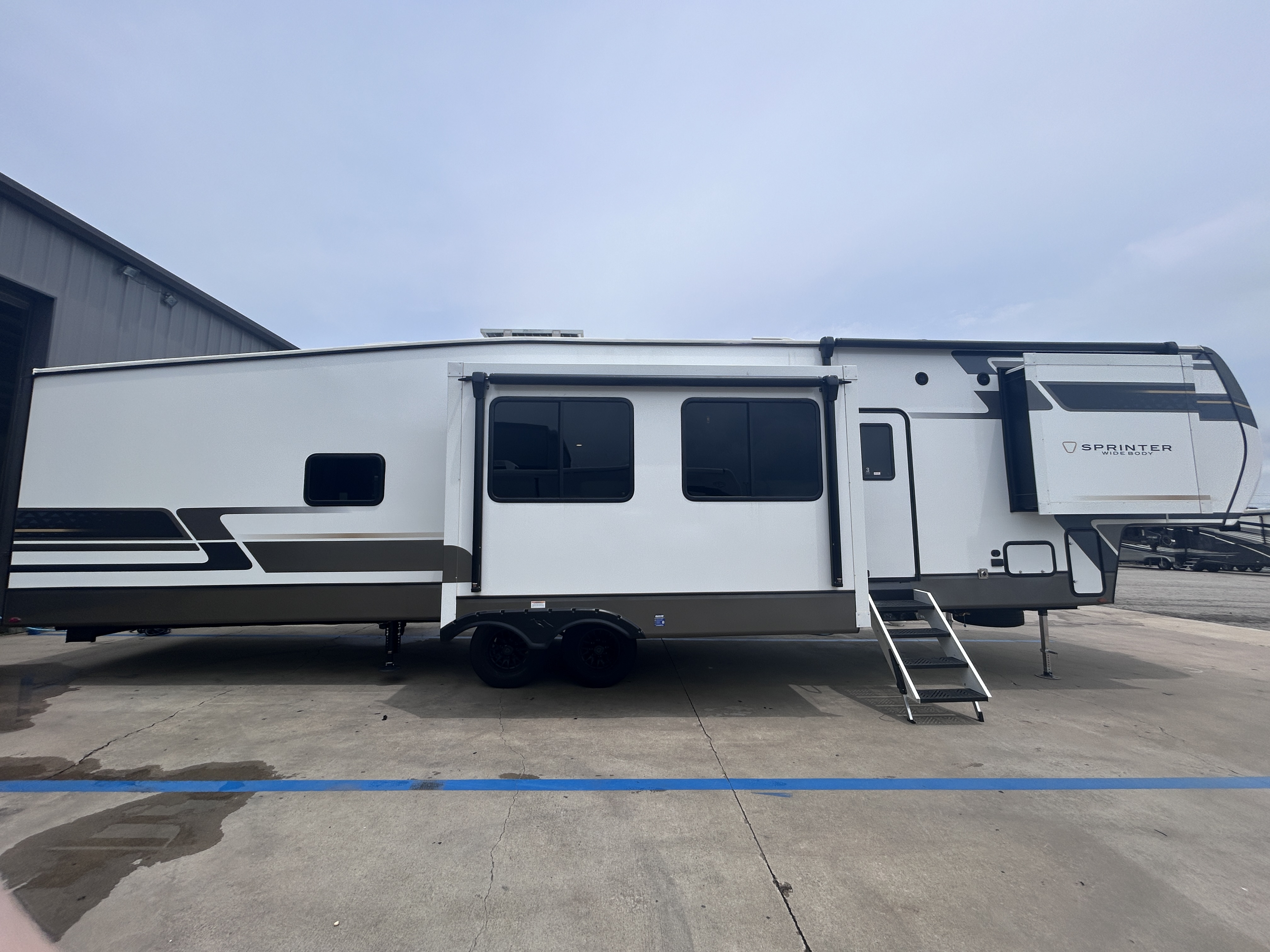2026 Keystone Sprinter 3980FBS - Image 2