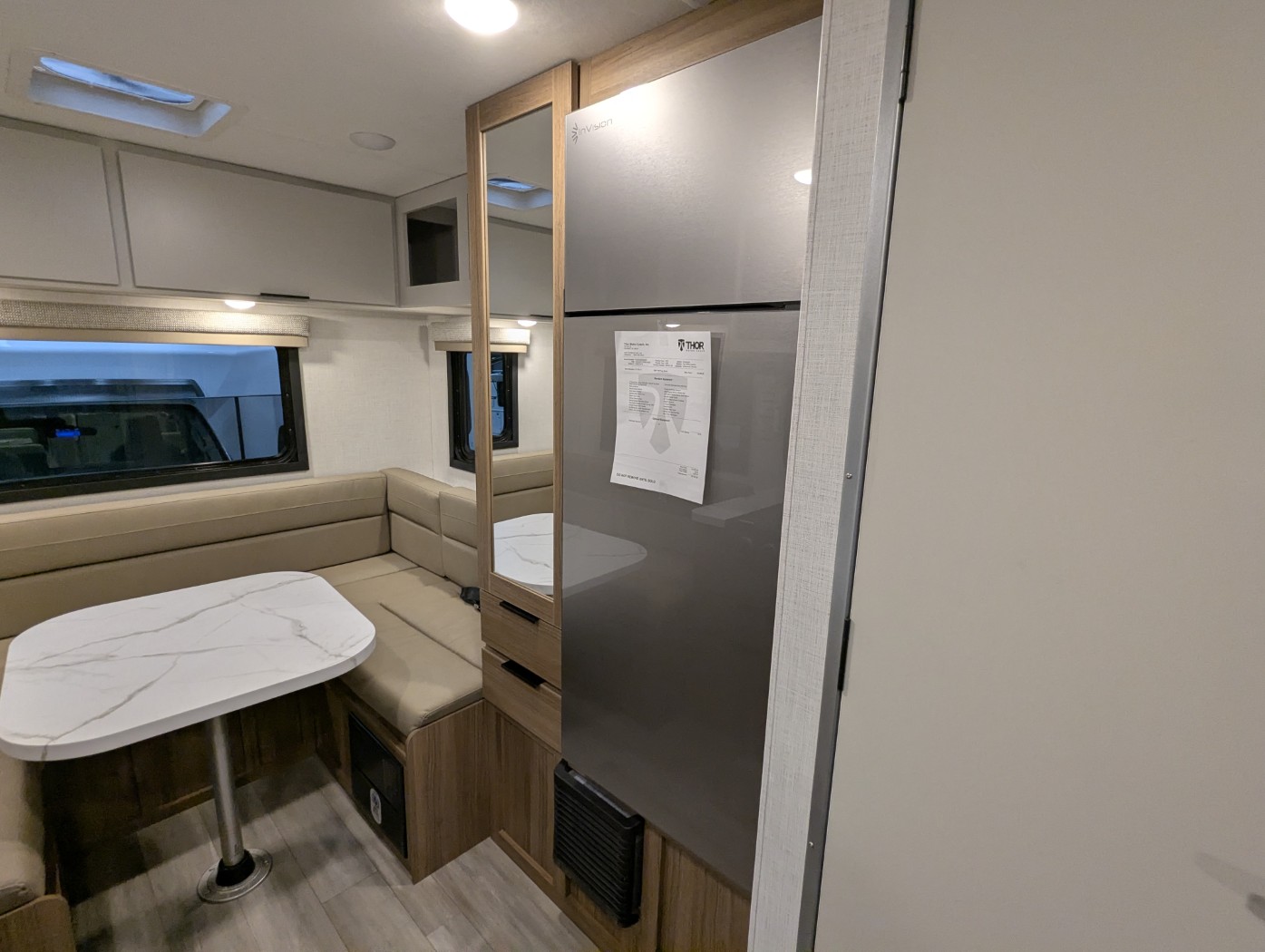 2027 Thor Motor Coach Four Winds 19Z - Image 17