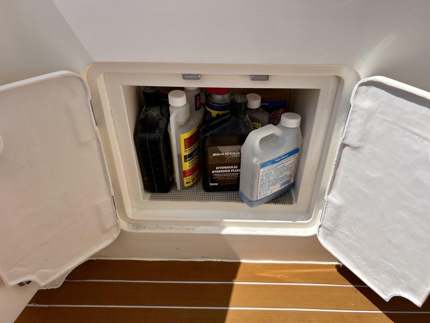 2000 Viking Princess 52 Flybridge - Image 33