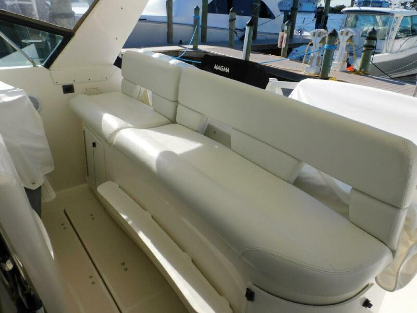 1995 Tiara Yachts 3500 Express - Image 16