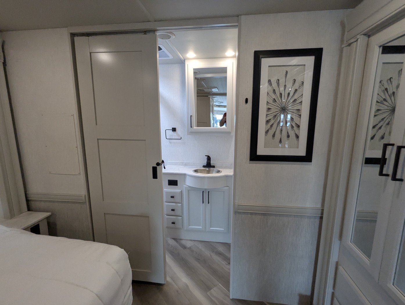 2026 Holiday Rambler Invicta 33HB - Image 23