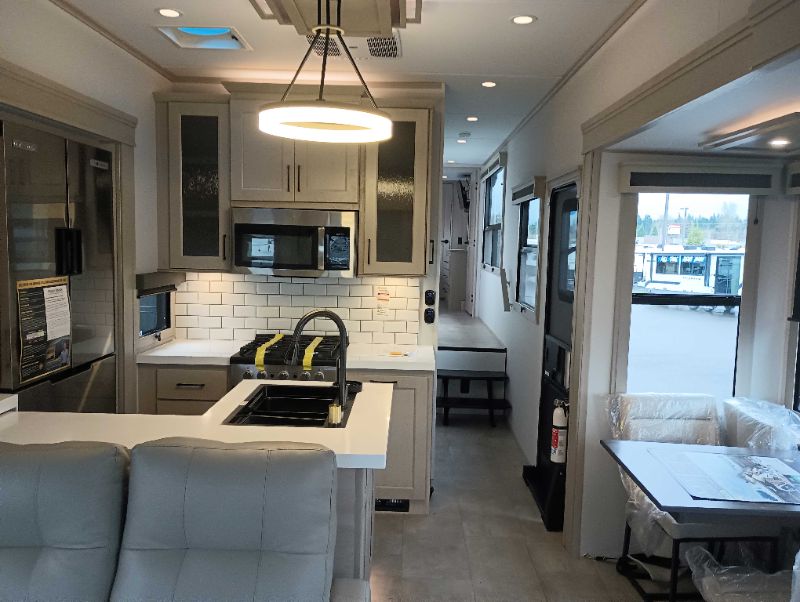 2025 Grand Design Solitude 388MBS - Image 12