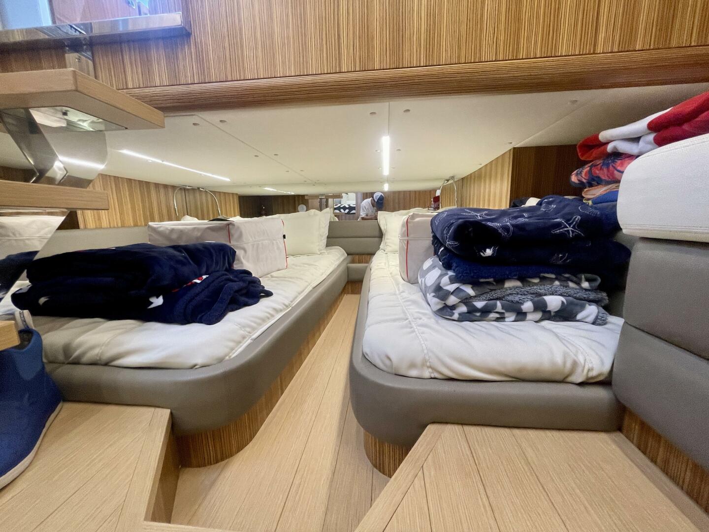 2017 Chris-Craft Commander 42 - Image 24