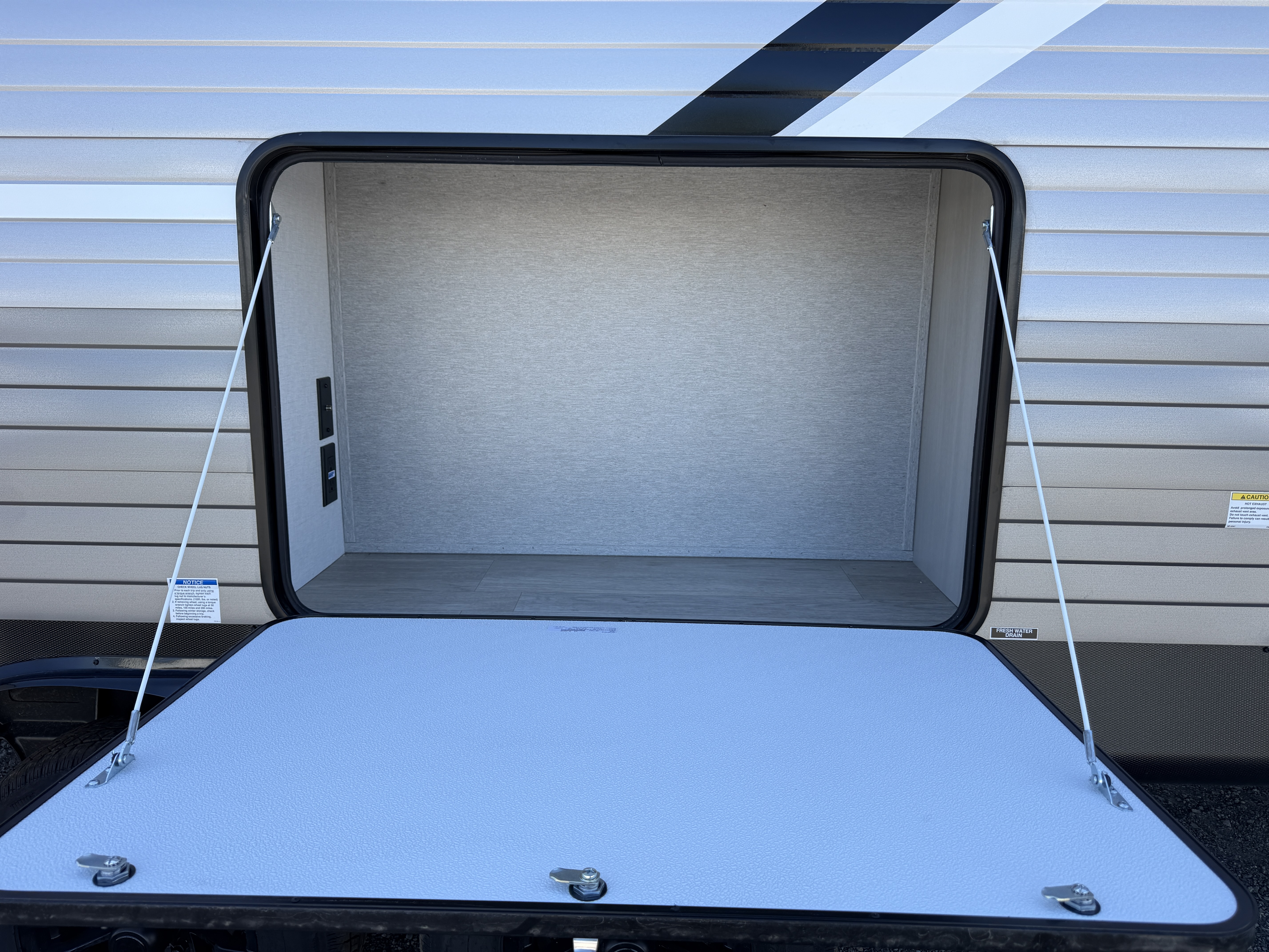 2027 Coachmen Catalina Legacy Edition 323BHDSCK - Image 11
