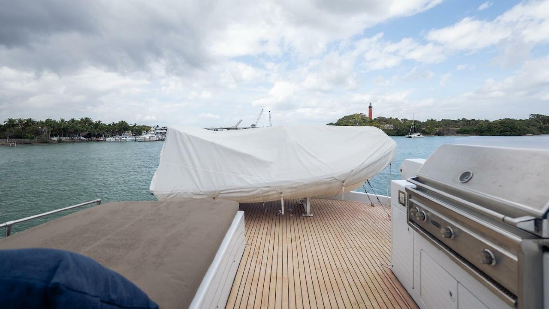 1998 Hatteras Sport Deck - Image 23