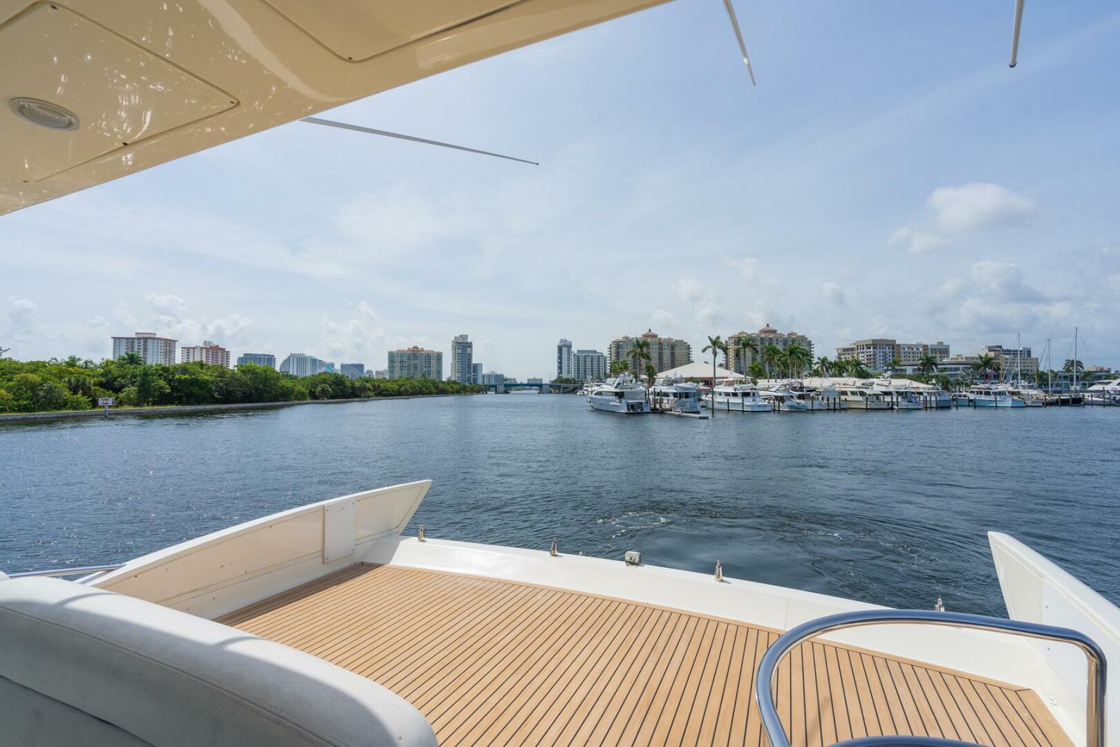 2009 Azimut 62E - Image 12