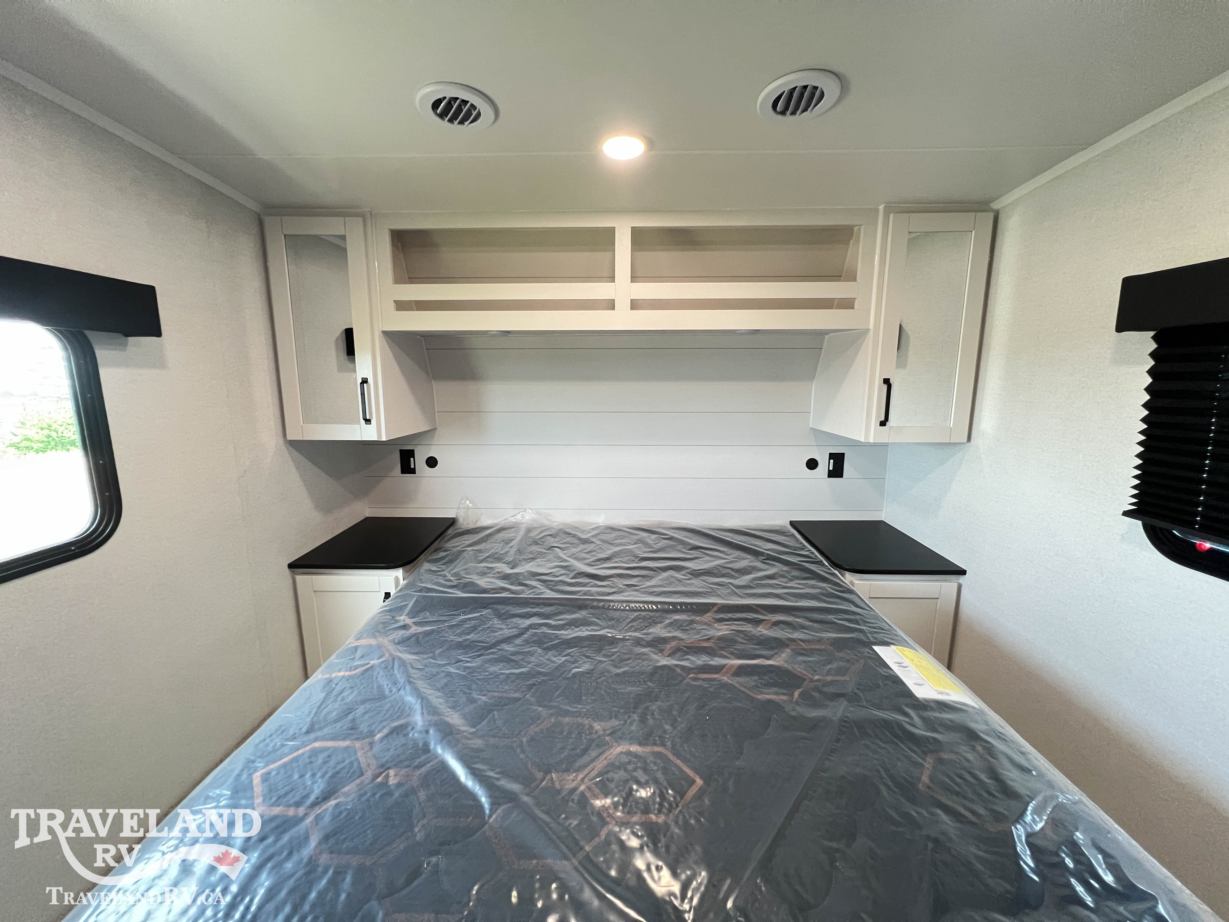 2027 Highland Ridge Roamer Light Duty 28DBSS - Image 26