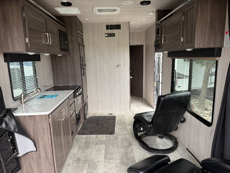 2022 Genesis Supreme Wanderer 26FSWL - Image 8