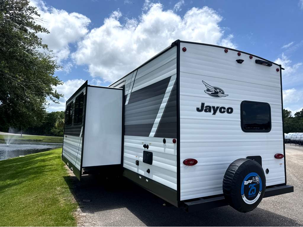 2027 JAYCO JAY FLIGHT 330TBS - Image 3