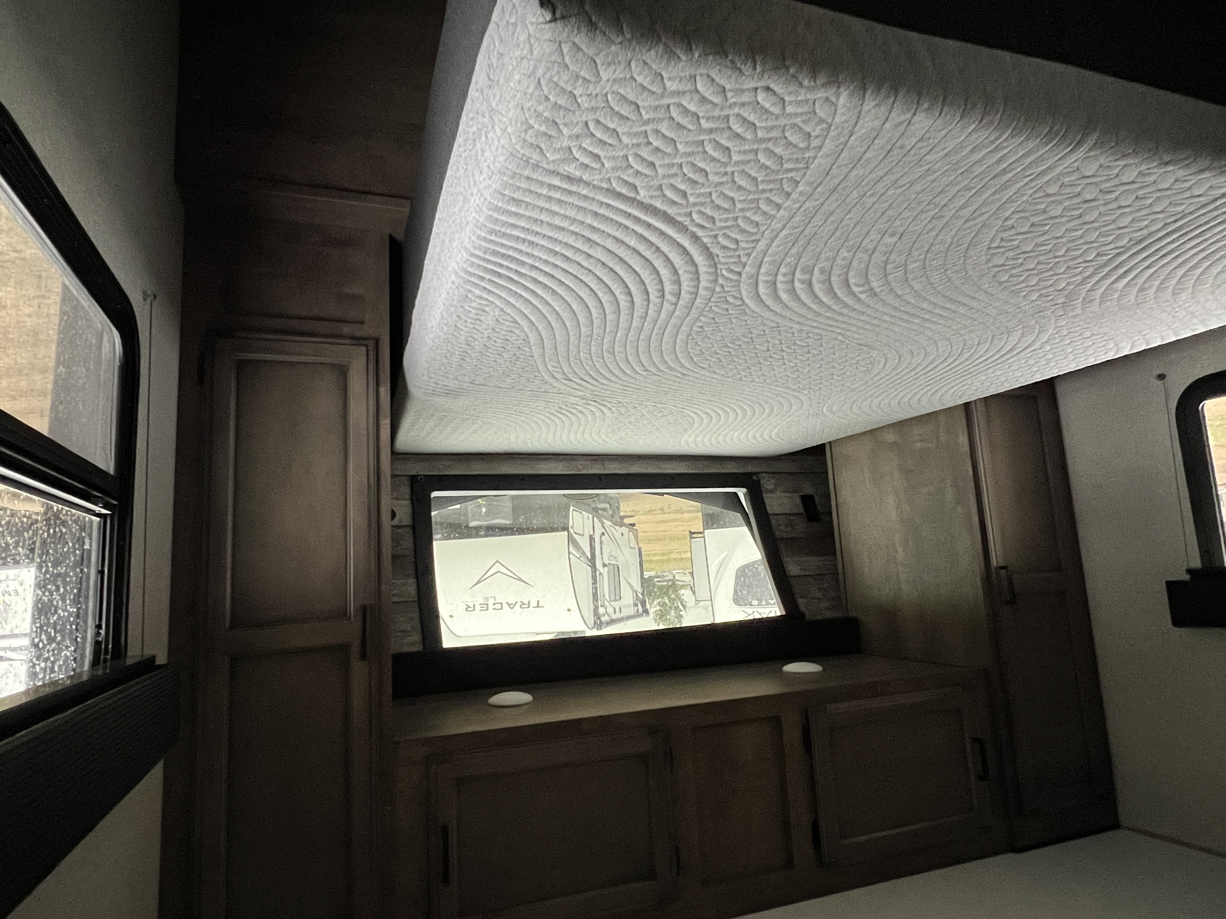 2022 VENTURE RV SPORTREK 327VIK - Image 43