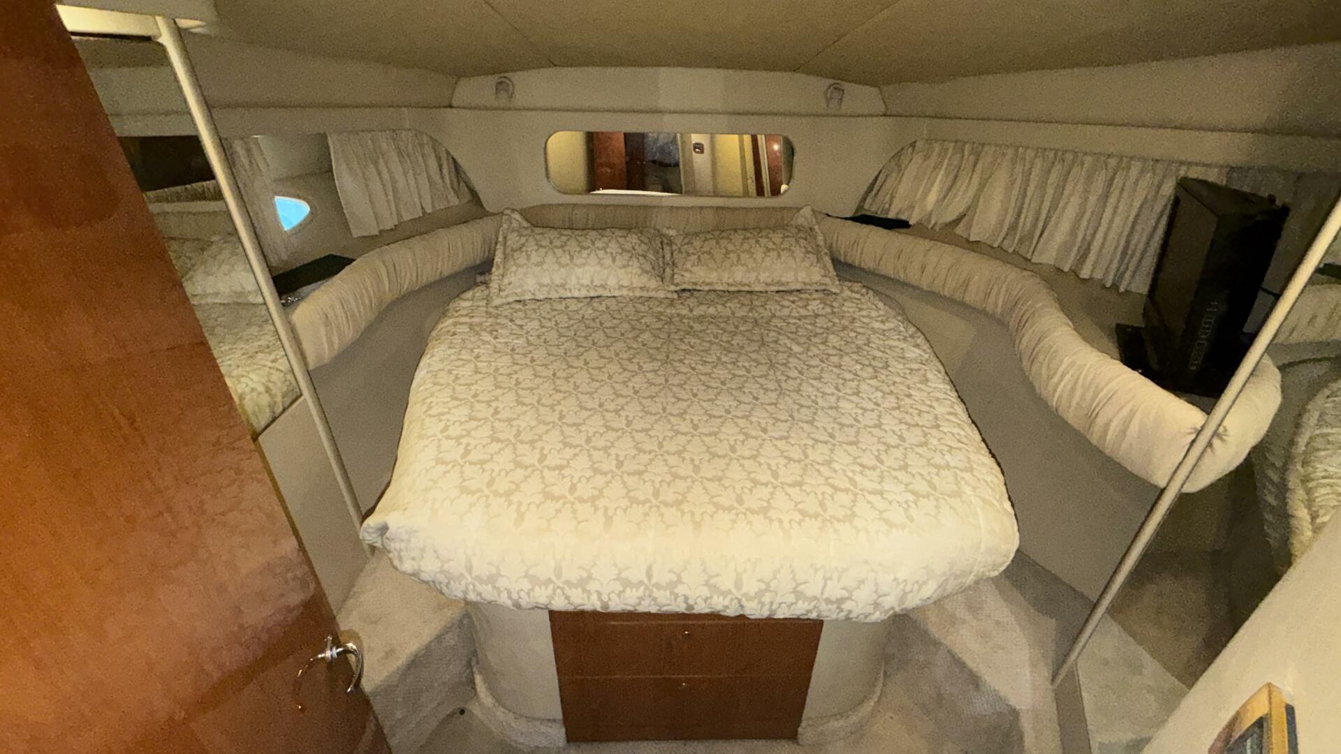 2000 Sea Ray 380 Aft Cabin - Image 30