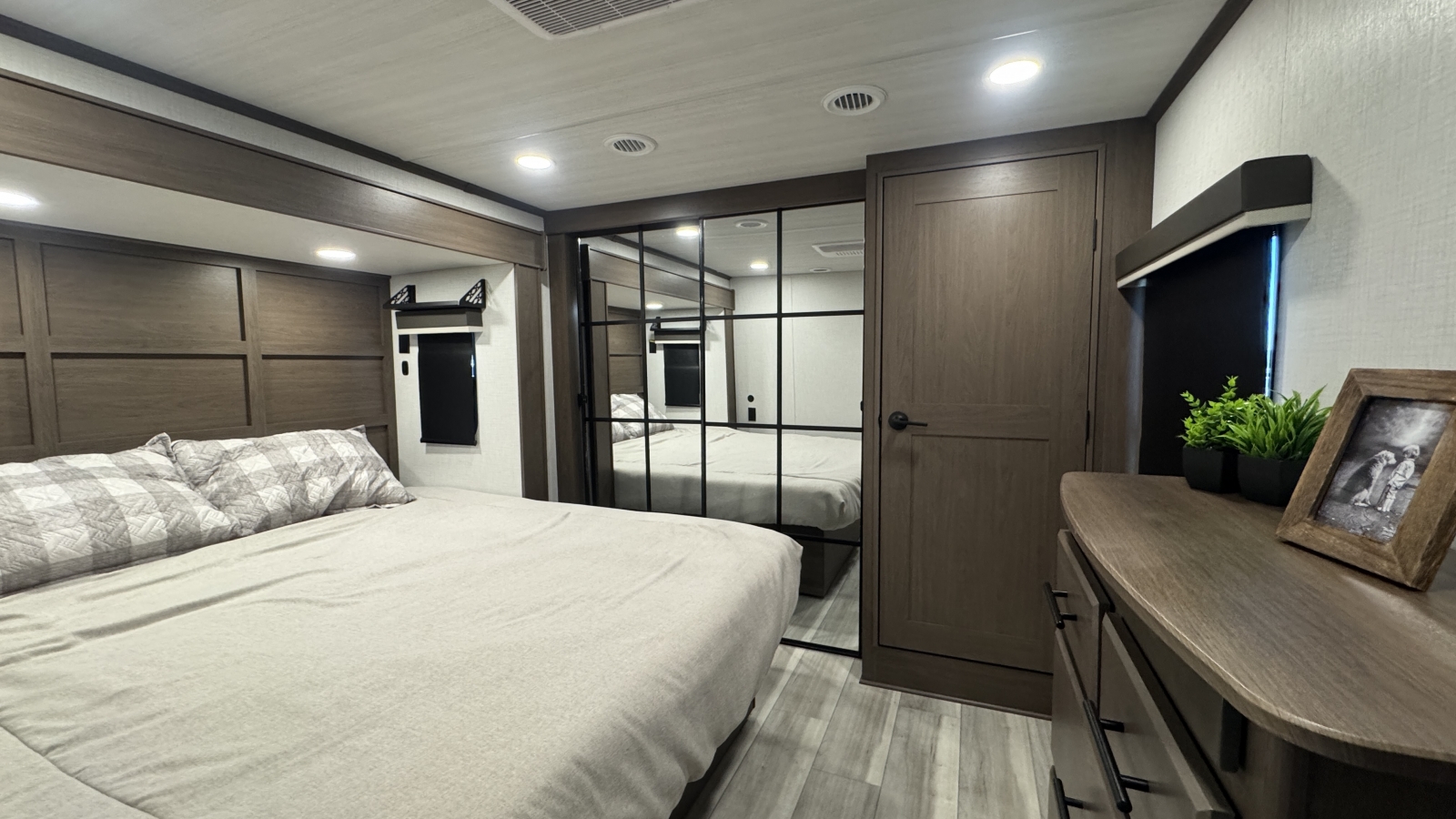 2026 Keystone Cougar 1776 Edition 320RDS - Image 20