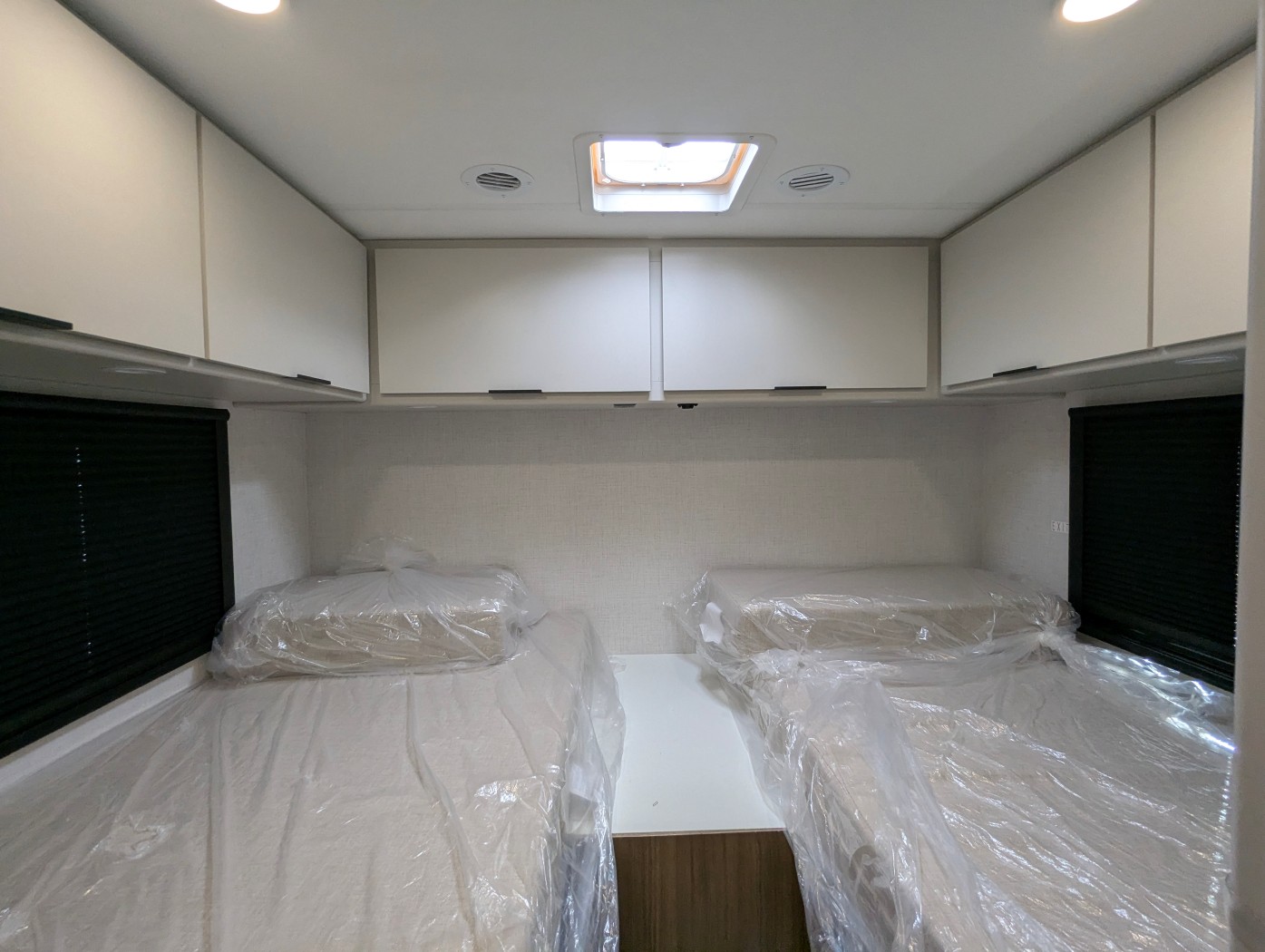 2027 Thor Motor Coach Four Winds 25Z - Image 23