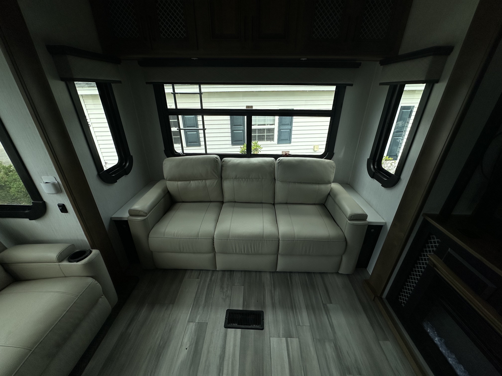 2022 Heartland RV Bighorn 3300DL - Image 9