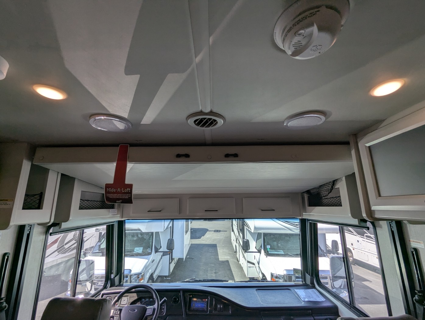 2026 Holiday Rambler Admiral 34J - Image 10