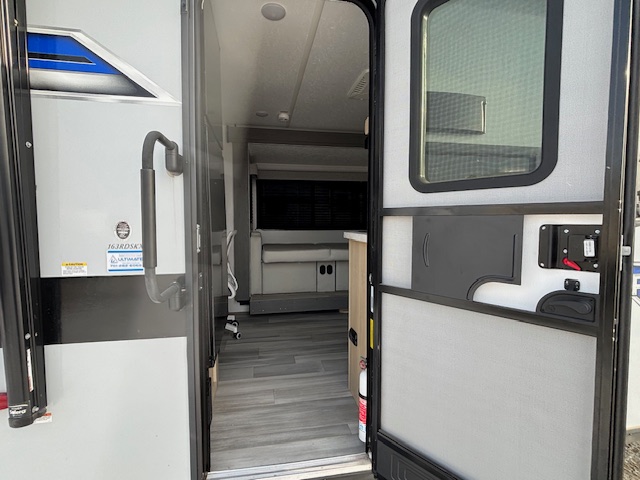2023 SALEM PLATINUM FSX 163RDSKX - Image 10