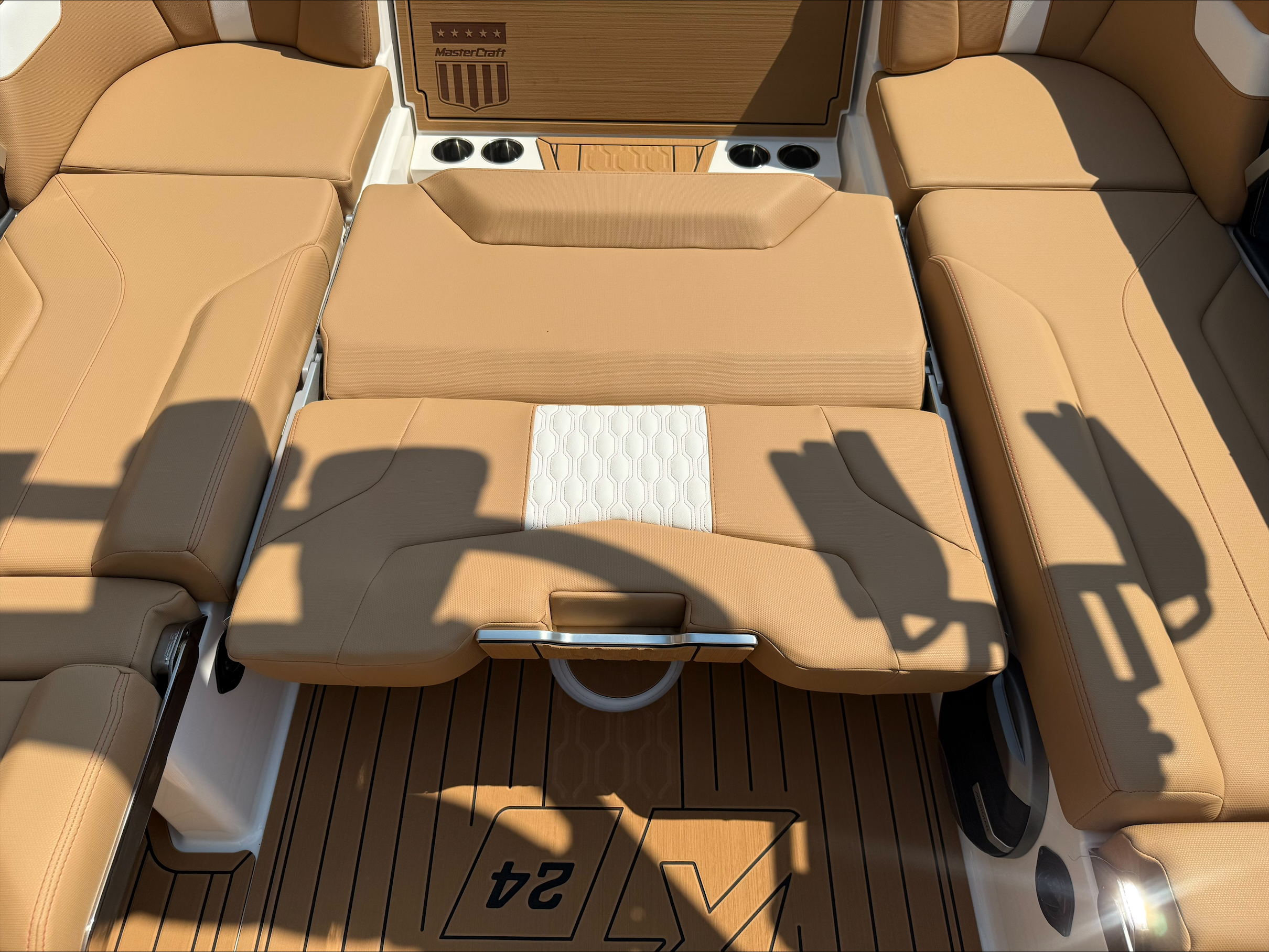 2027 MasterCraft XT24 - Image 25